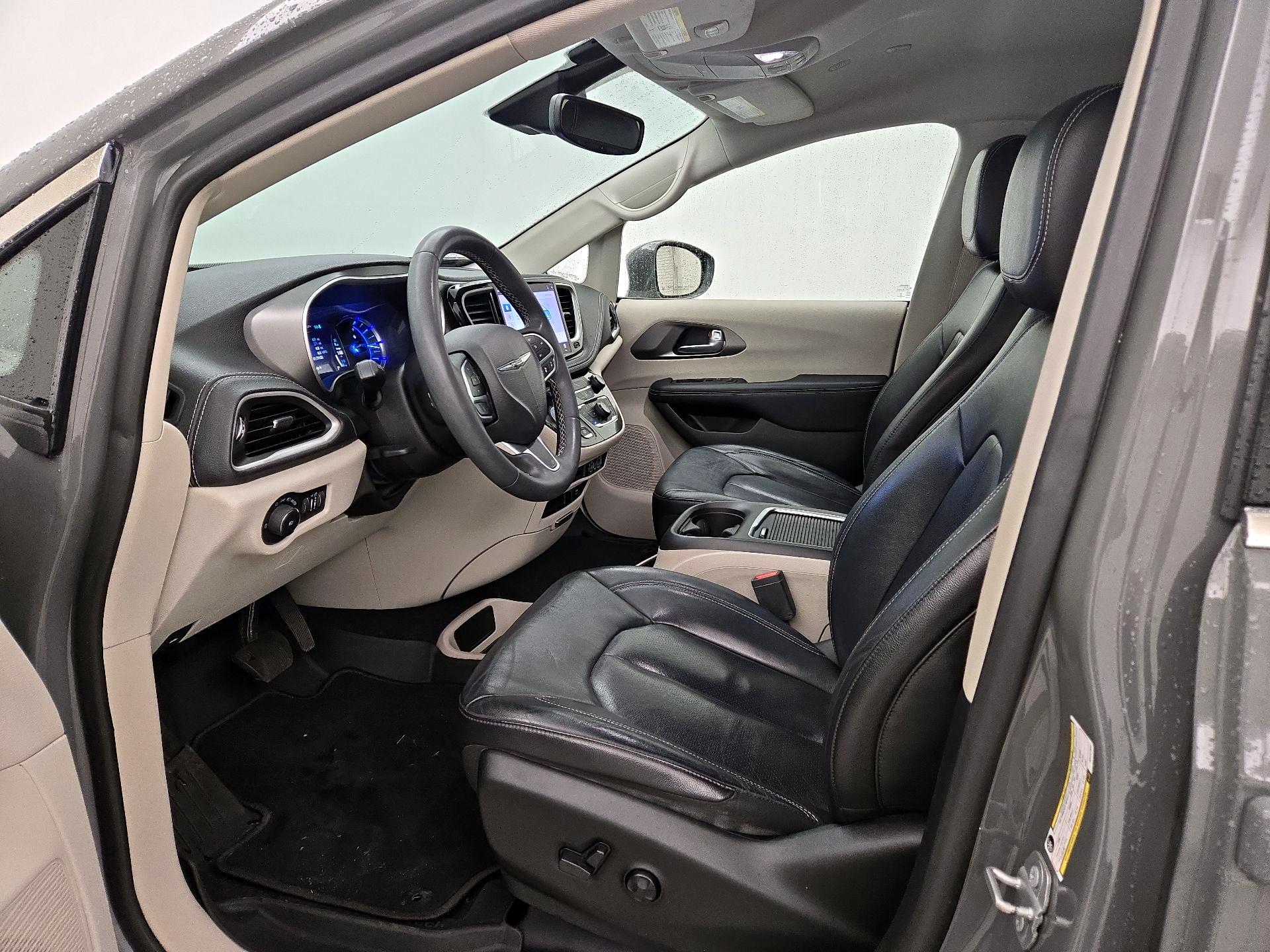 Thumbnail: 2022 Chrysler Pacifica - 11