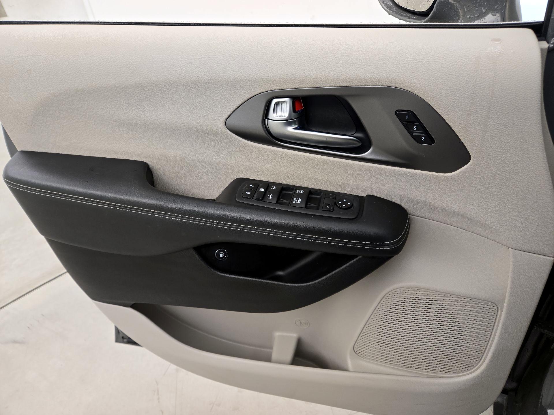 Thumbnail: 2022 Chrysler Pacifica - 12