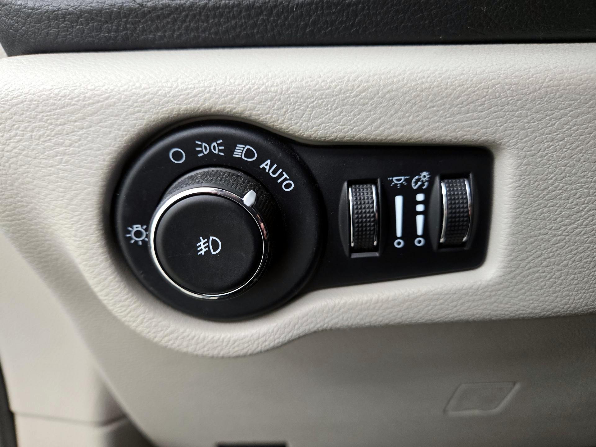 Thumbnail: 2022 Chrysler Pacifica - 13