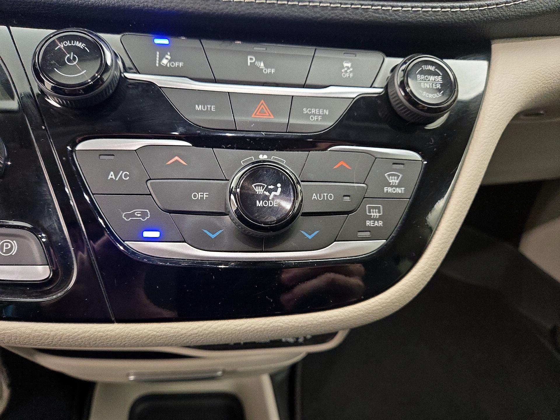 Thumbnail: 2022 Chrysler Pacifica - 16