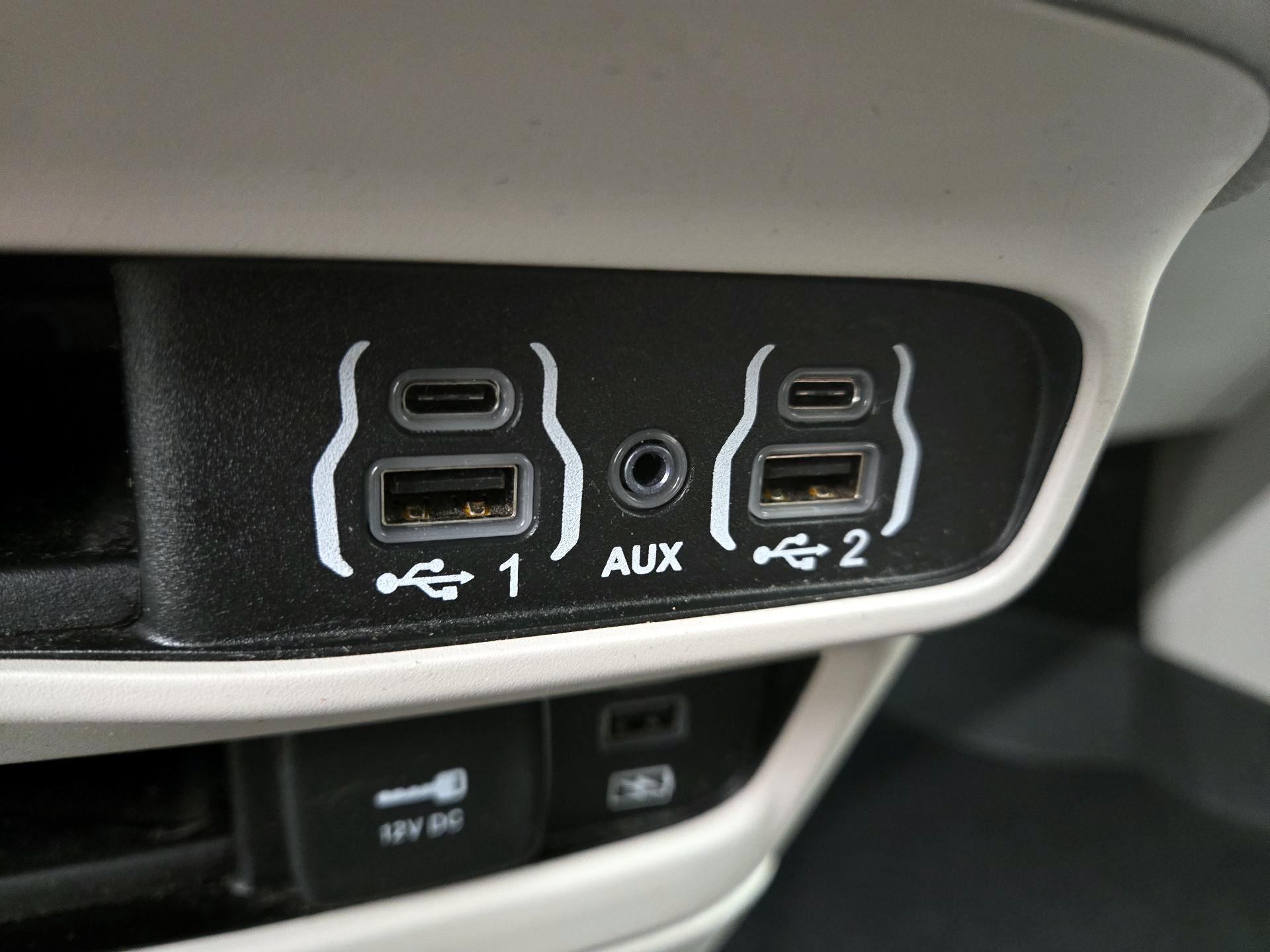 Thumbnail: 2022 Chrysler Pacifica - 18