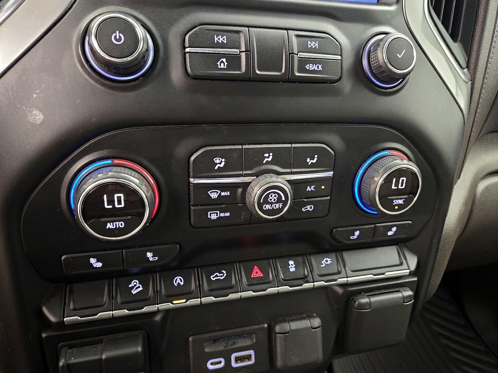 2019 Chevrolet Silverado 1500 LT - Photo 17