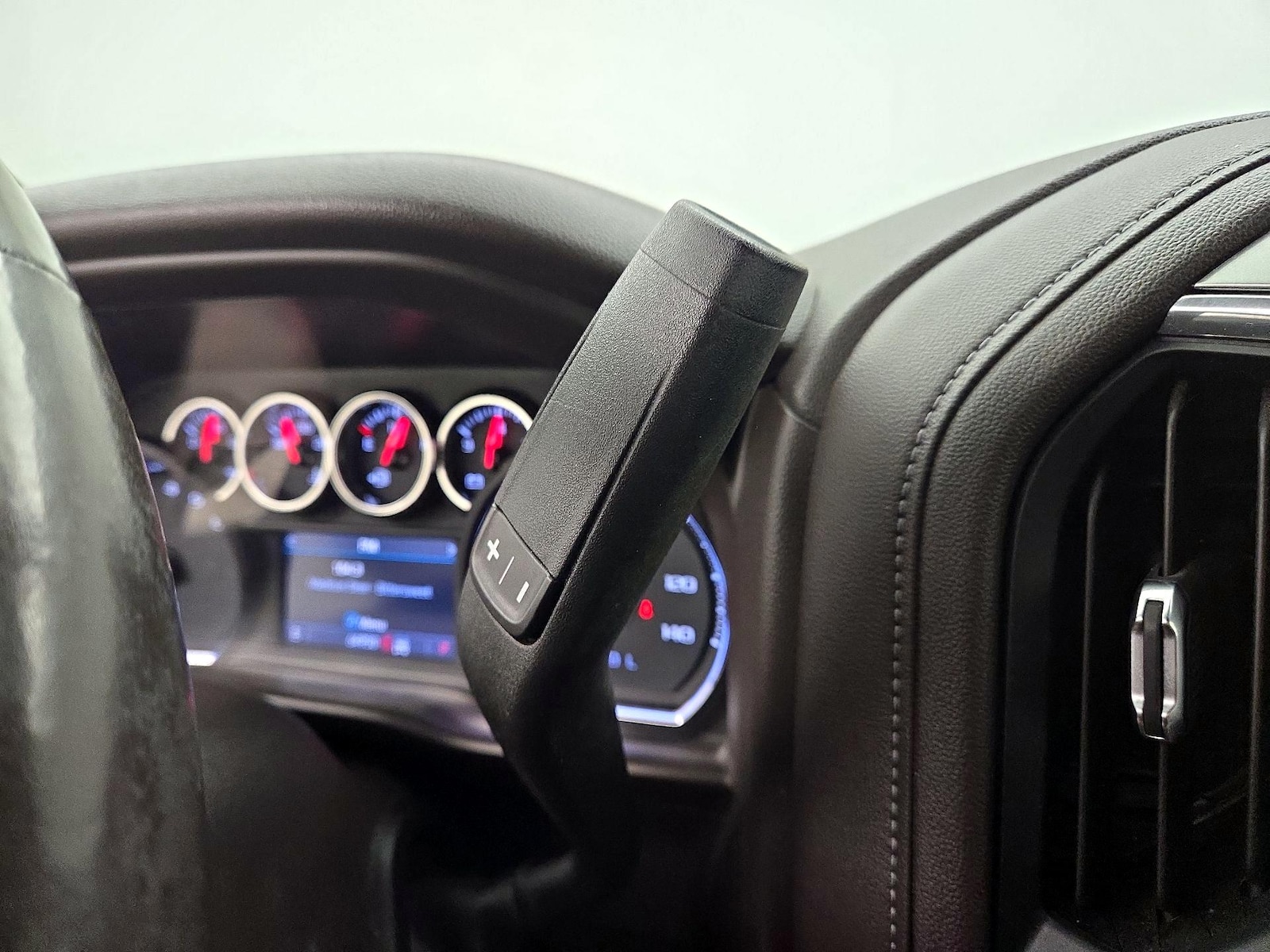 2019 Chevrolet Silverado 1500 LT - Photo 18