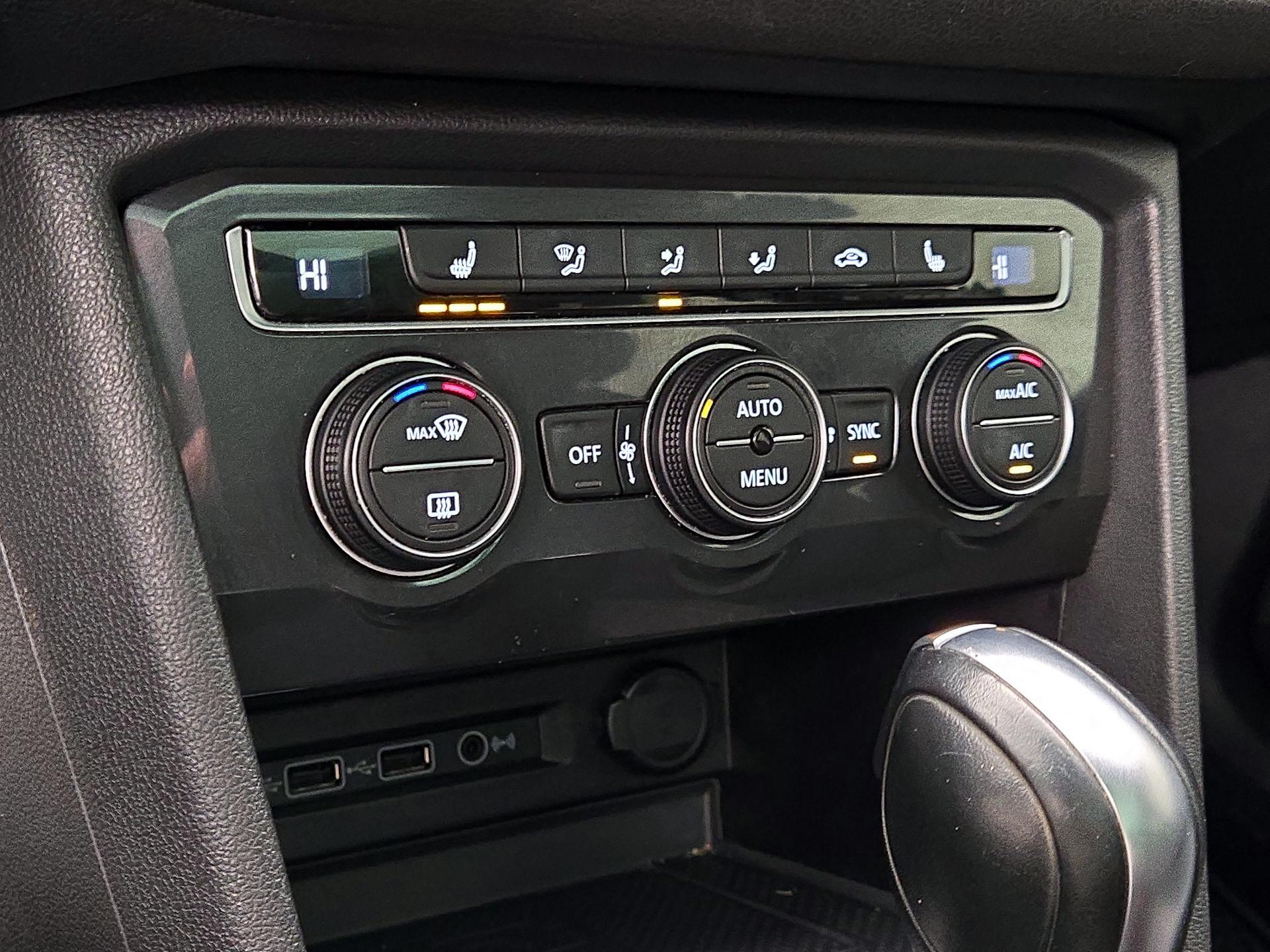 Thumbnail: 2020 Volkswagen Tiguan - 16