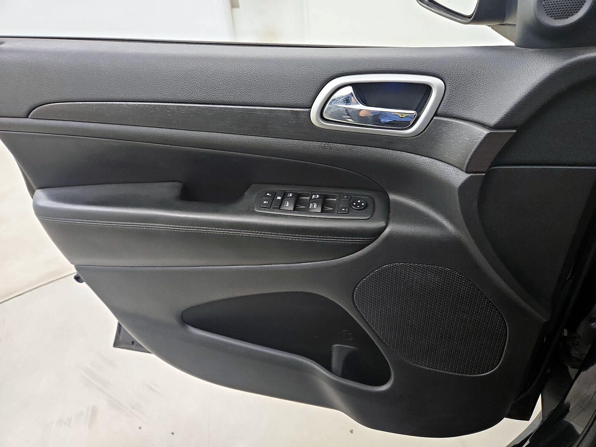 Thumbnail: 2018 Jeep Grand Cherokee - 12