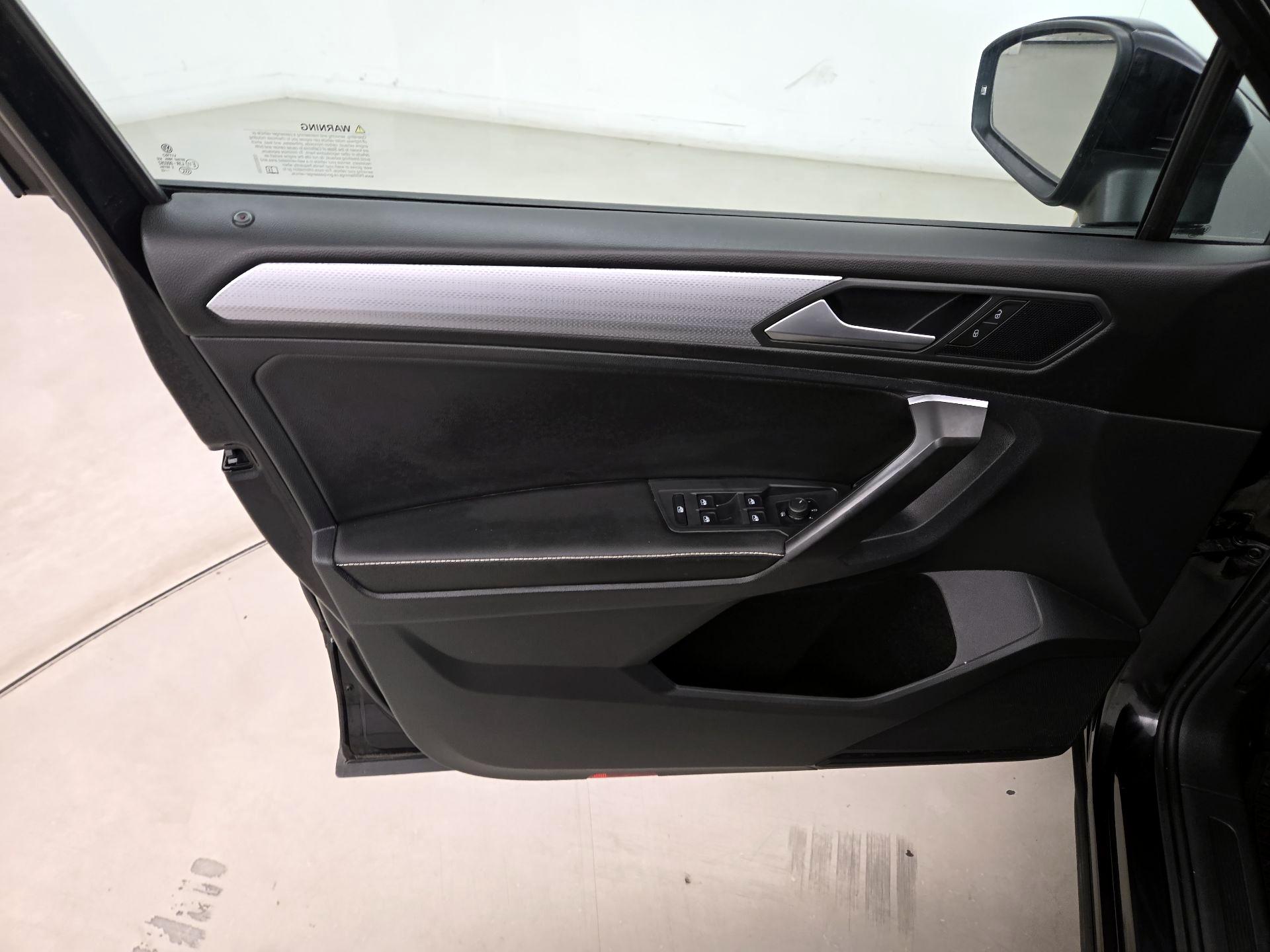 Thumbnail: 2022 Volkswagen Tiguan - 12