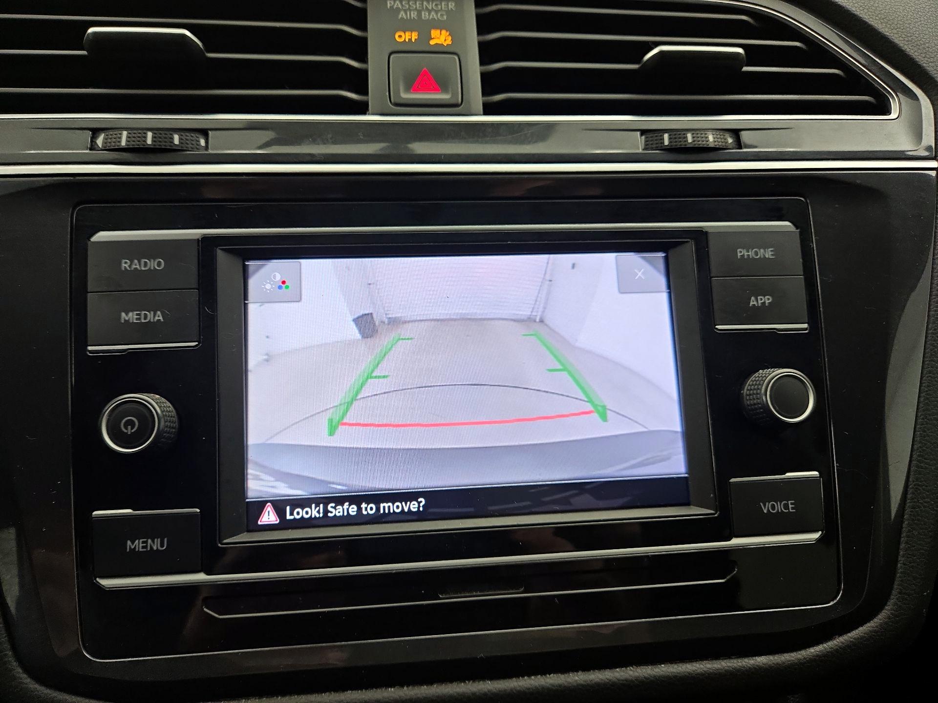 Thumbnail: 2022 Volkswagen Tiguan - 14