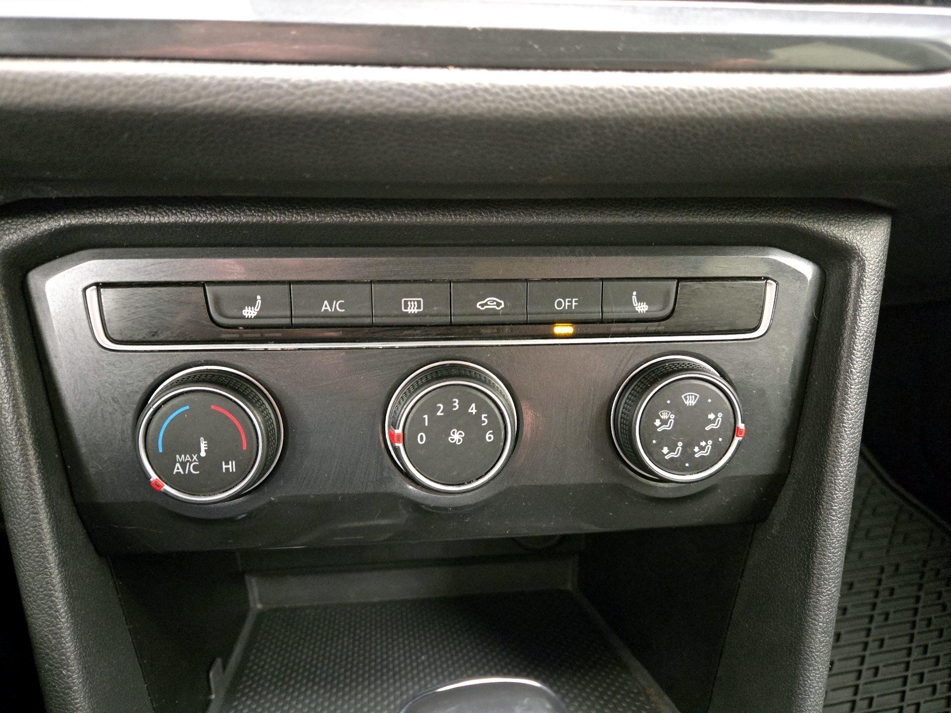 Thumbnail: 2022 Volkswagen Tiguan - 16