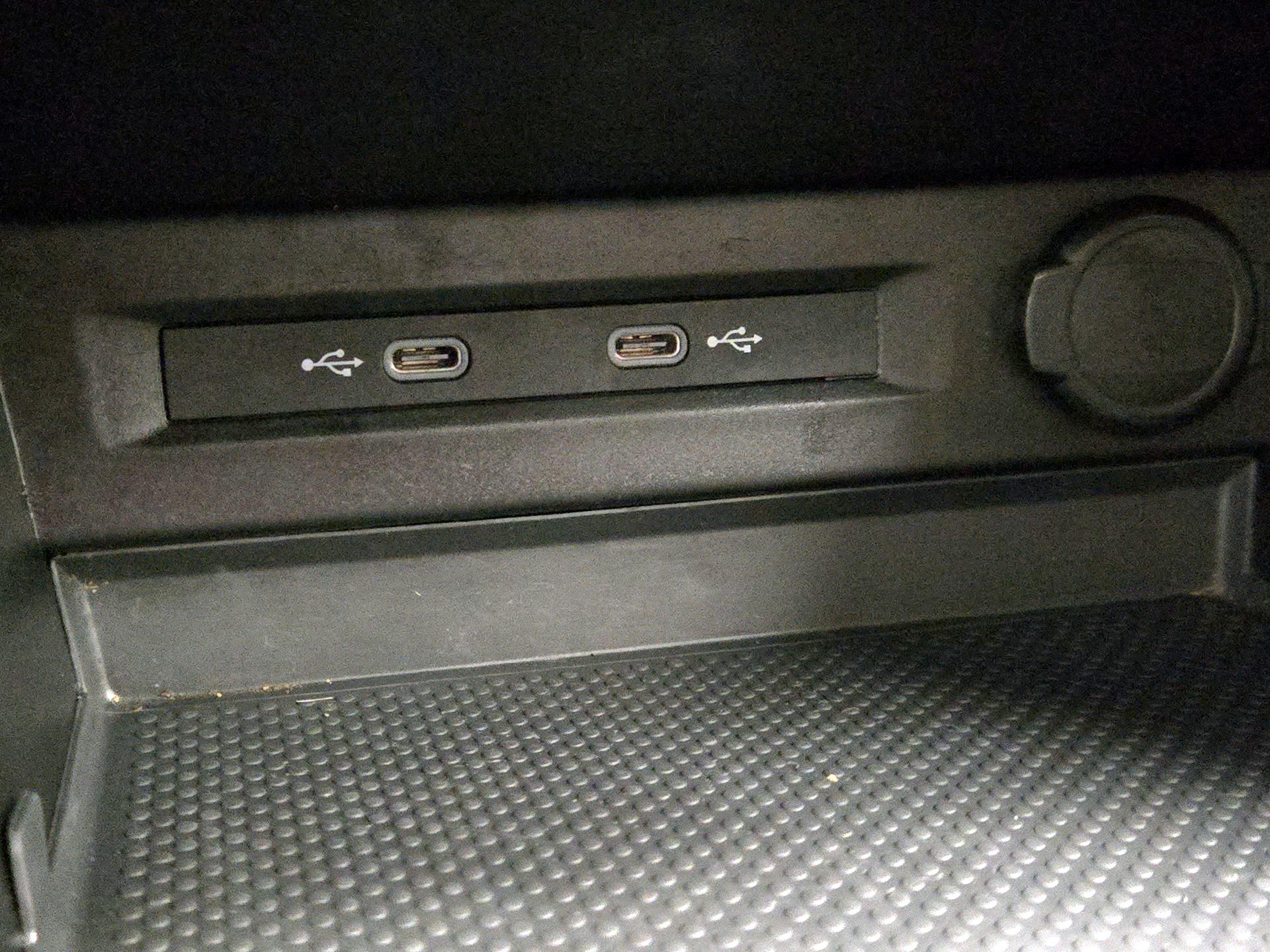 Thumbnail: 2022 Volkswagen Tiguan - 18