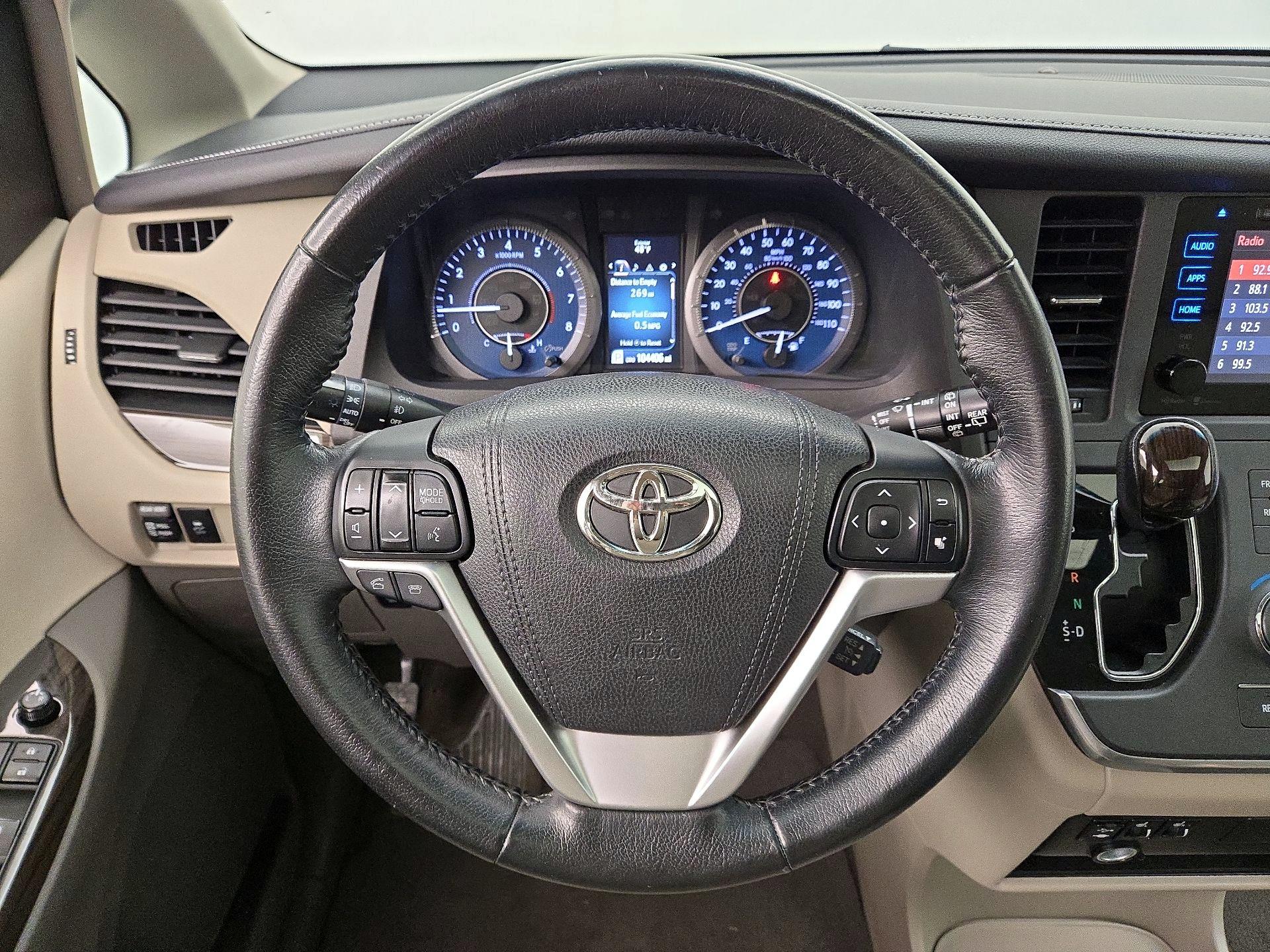 Thumbnail: 2015 Toyota Sienna - 10