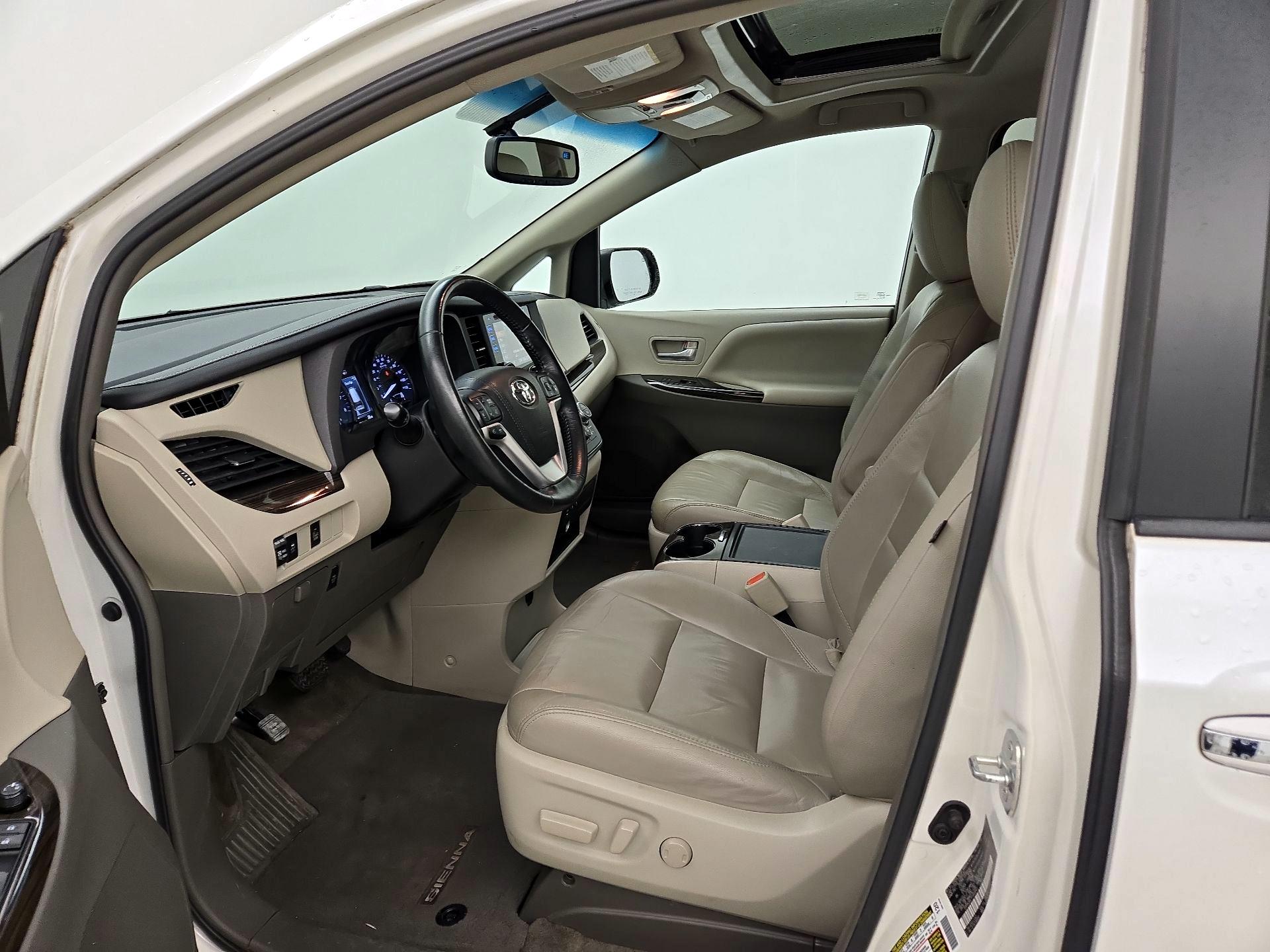 Thumbnail: 2015 Toyota Sienna - 11