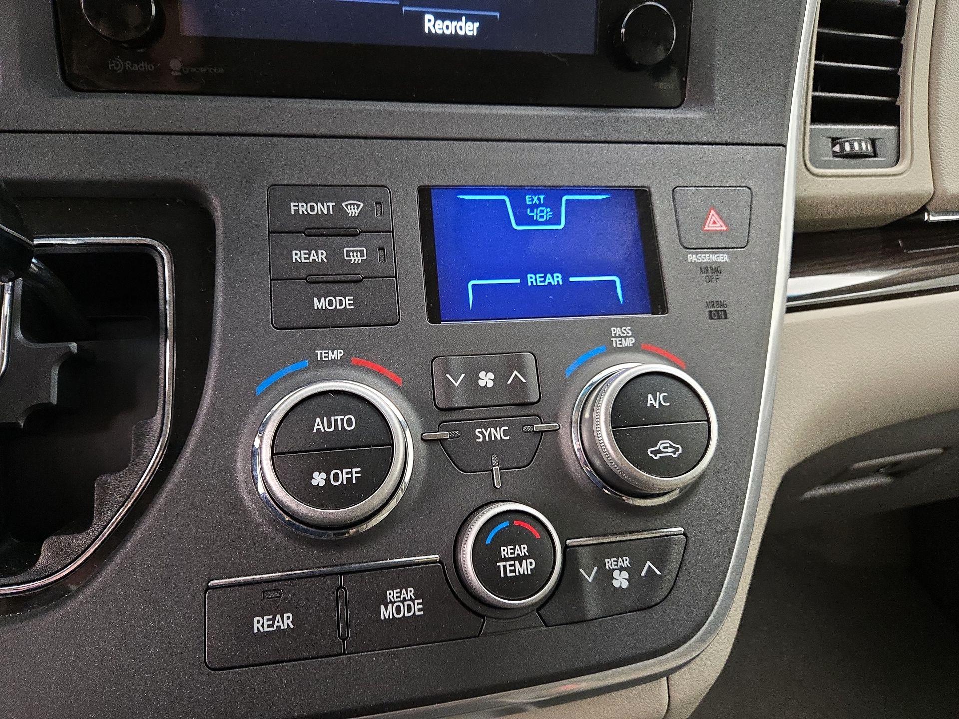 Thumbnail: 2015 Toyota Sienna - 16