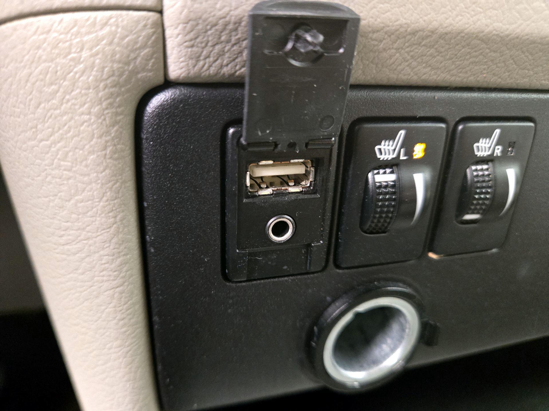 Thumbnail: 2015 Toyota Sienna - 18