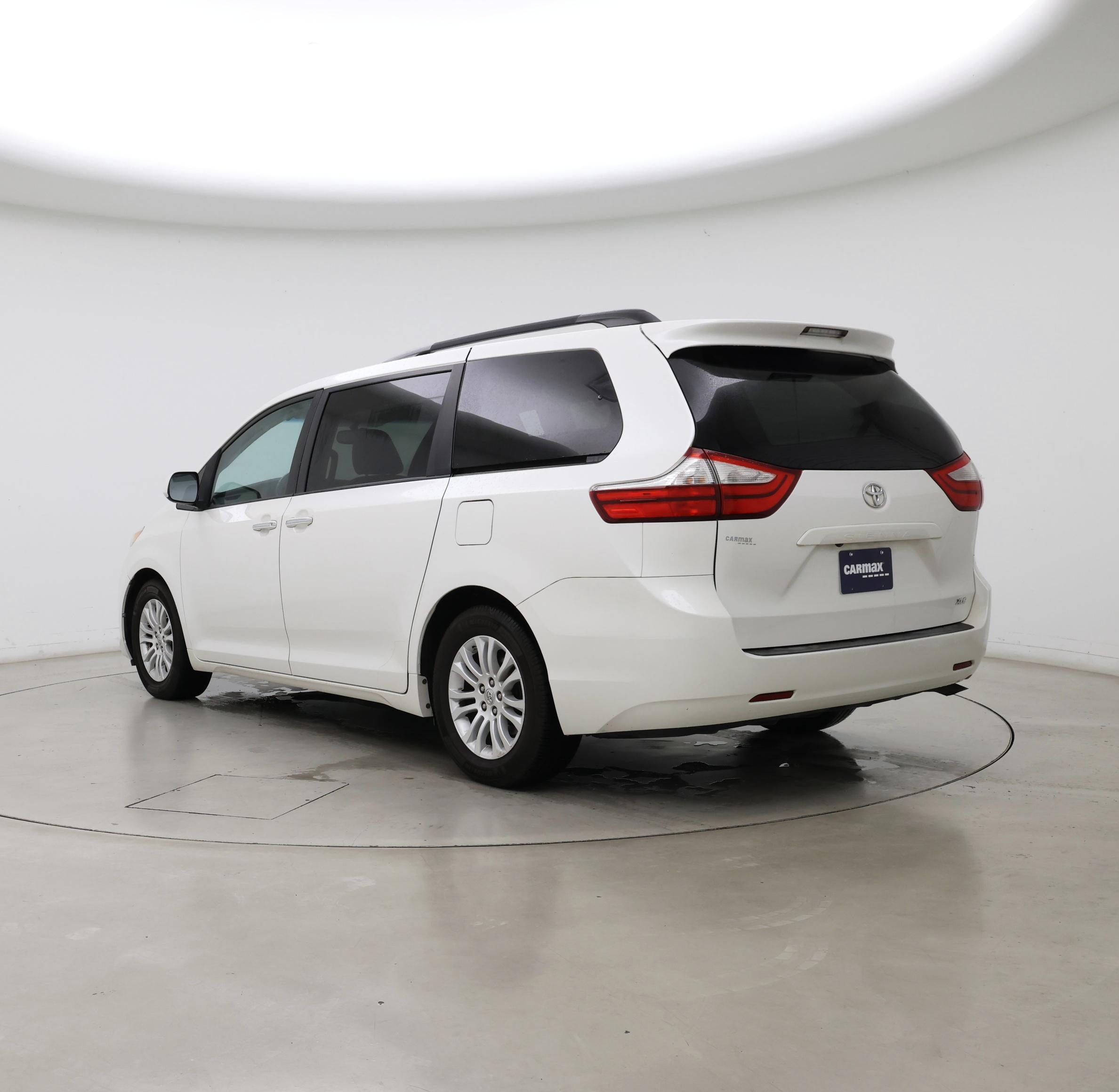 Thumbnail: 2015 Toyota Sienna - 2