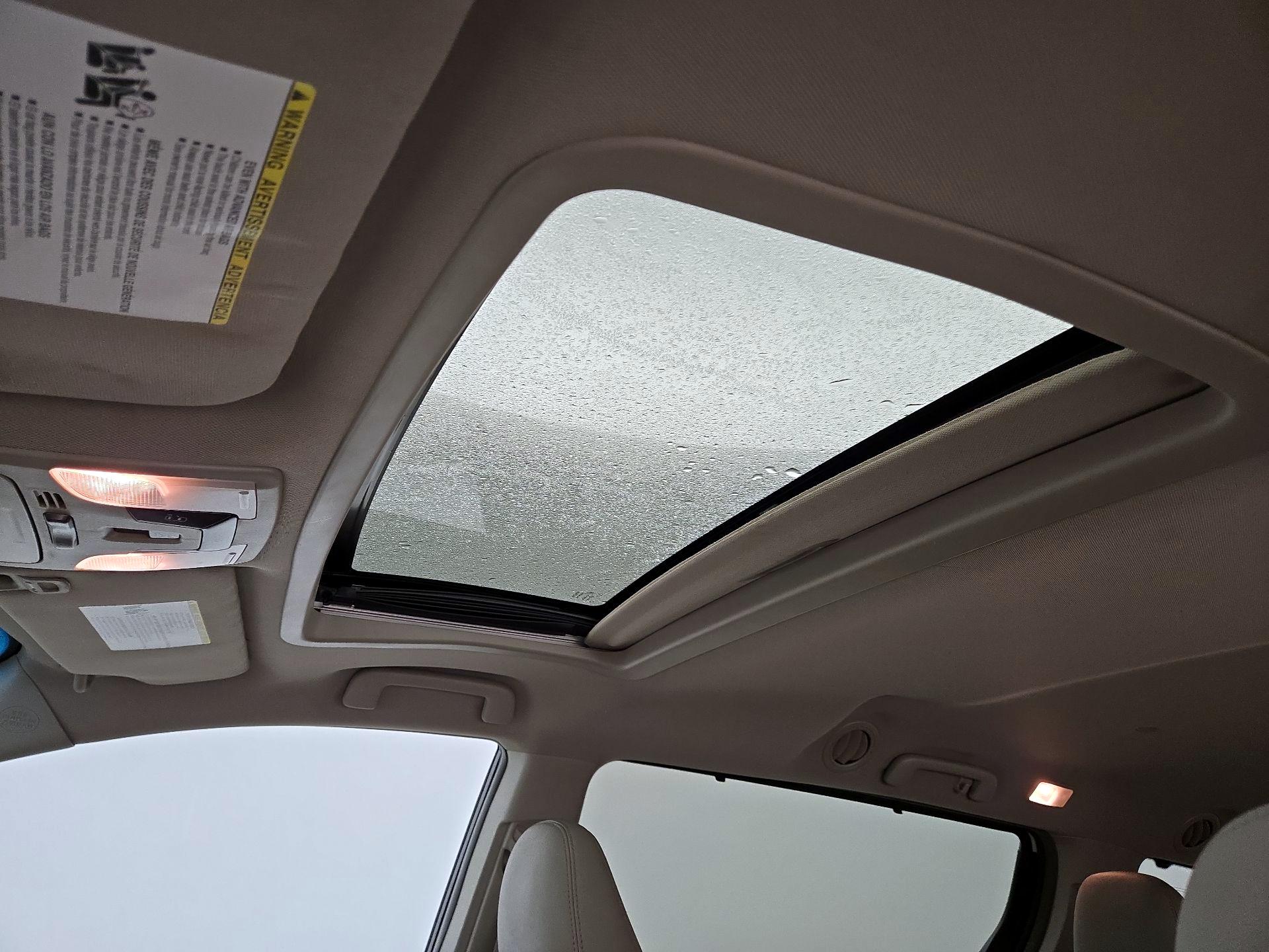 Thumbnail: 2015 Toyota Sienna - 19