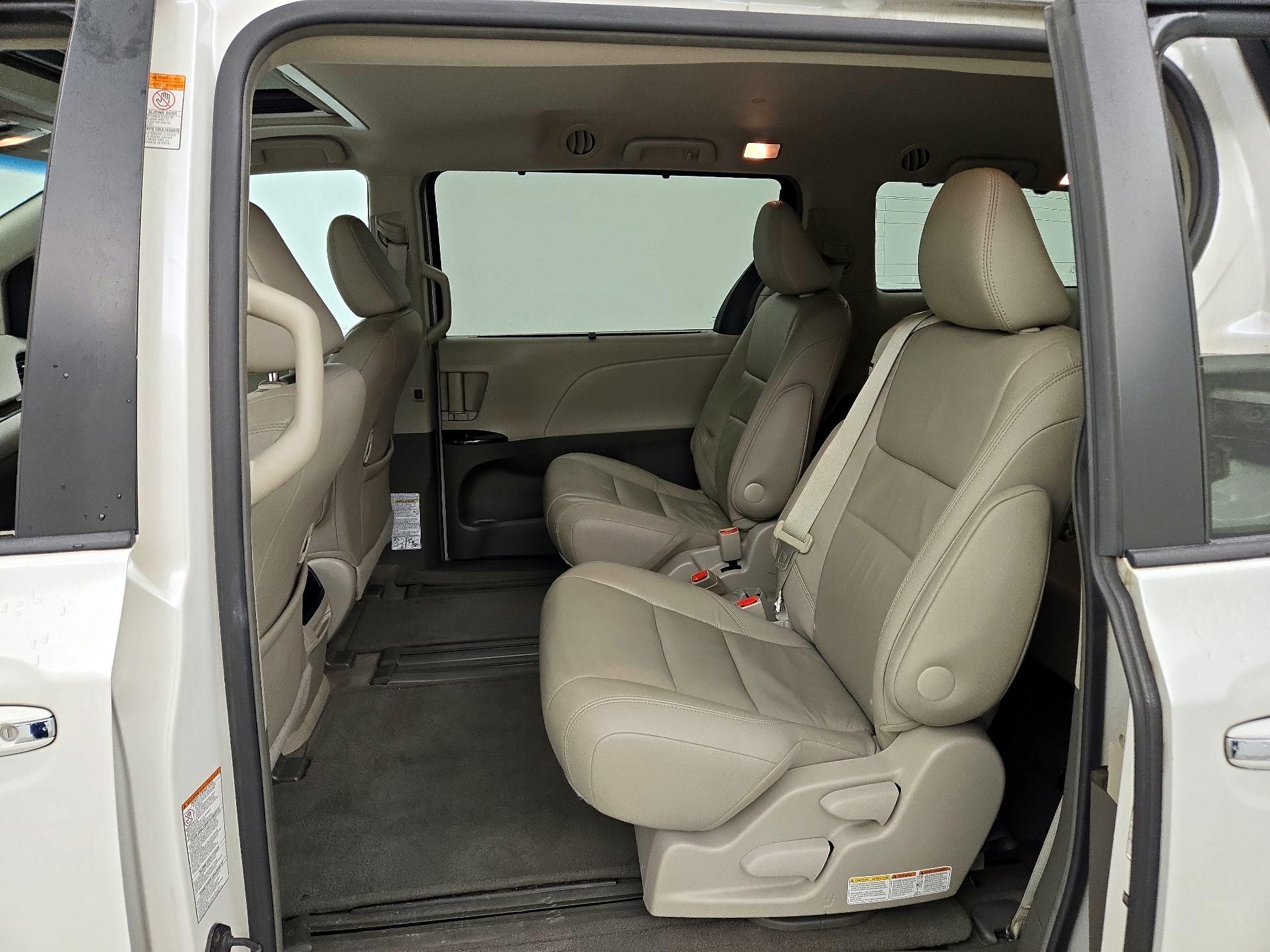 Thumbnail: 2015 Toyota Sienna - 20