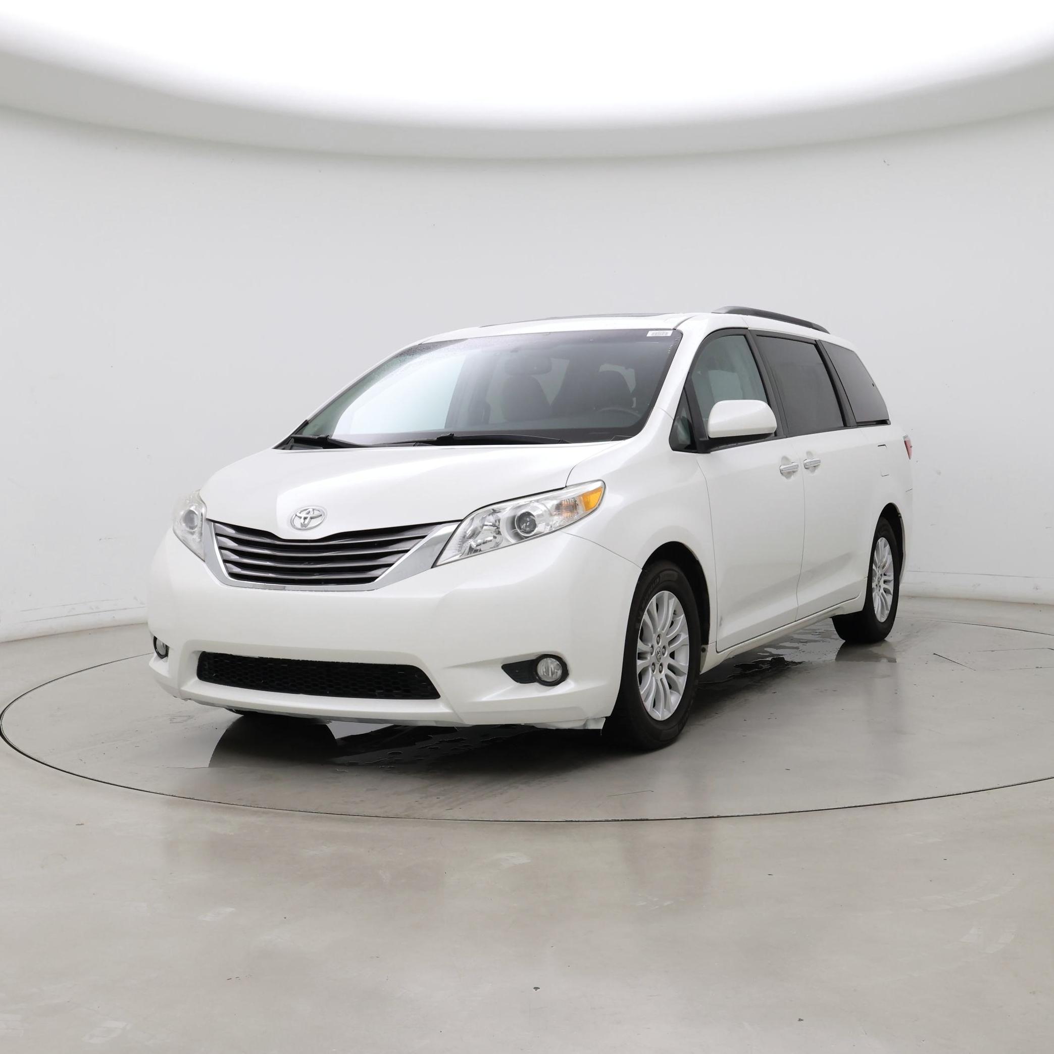 Thumbnail: 2015 Toyota Sienna - 4