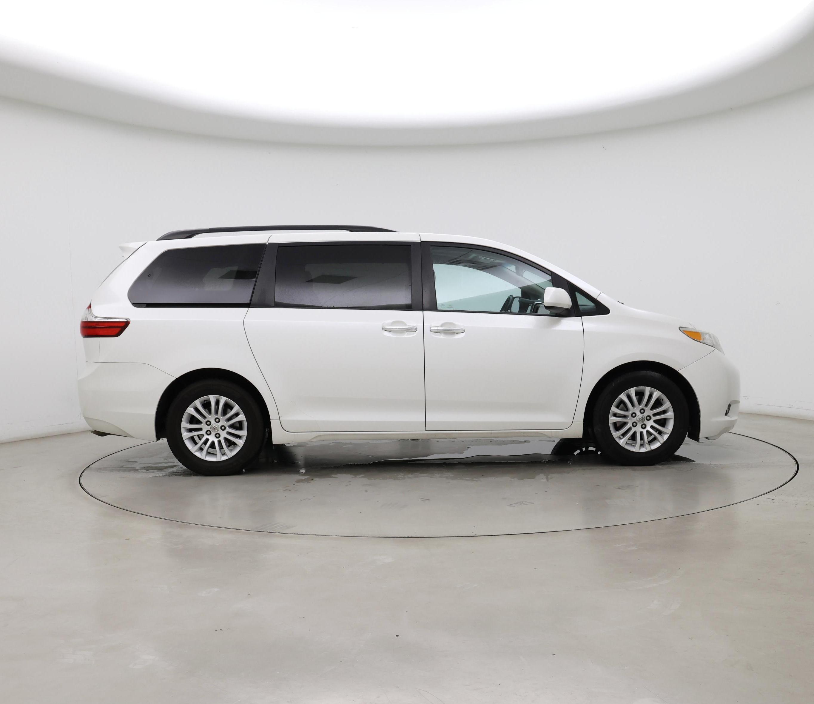 Thumbnail: 2015 Toyota Sienna - 7