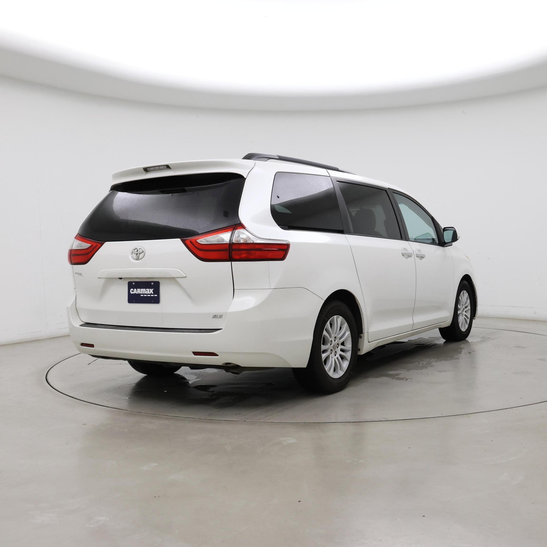 Thumbnail: 2015 Toyota Sienna - 8
