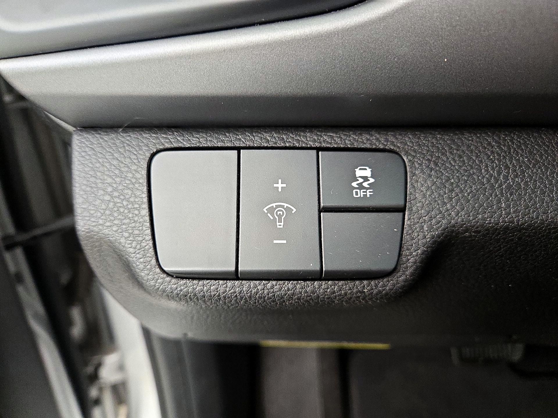 Thumbnail: 2021 Kia Rio - 13