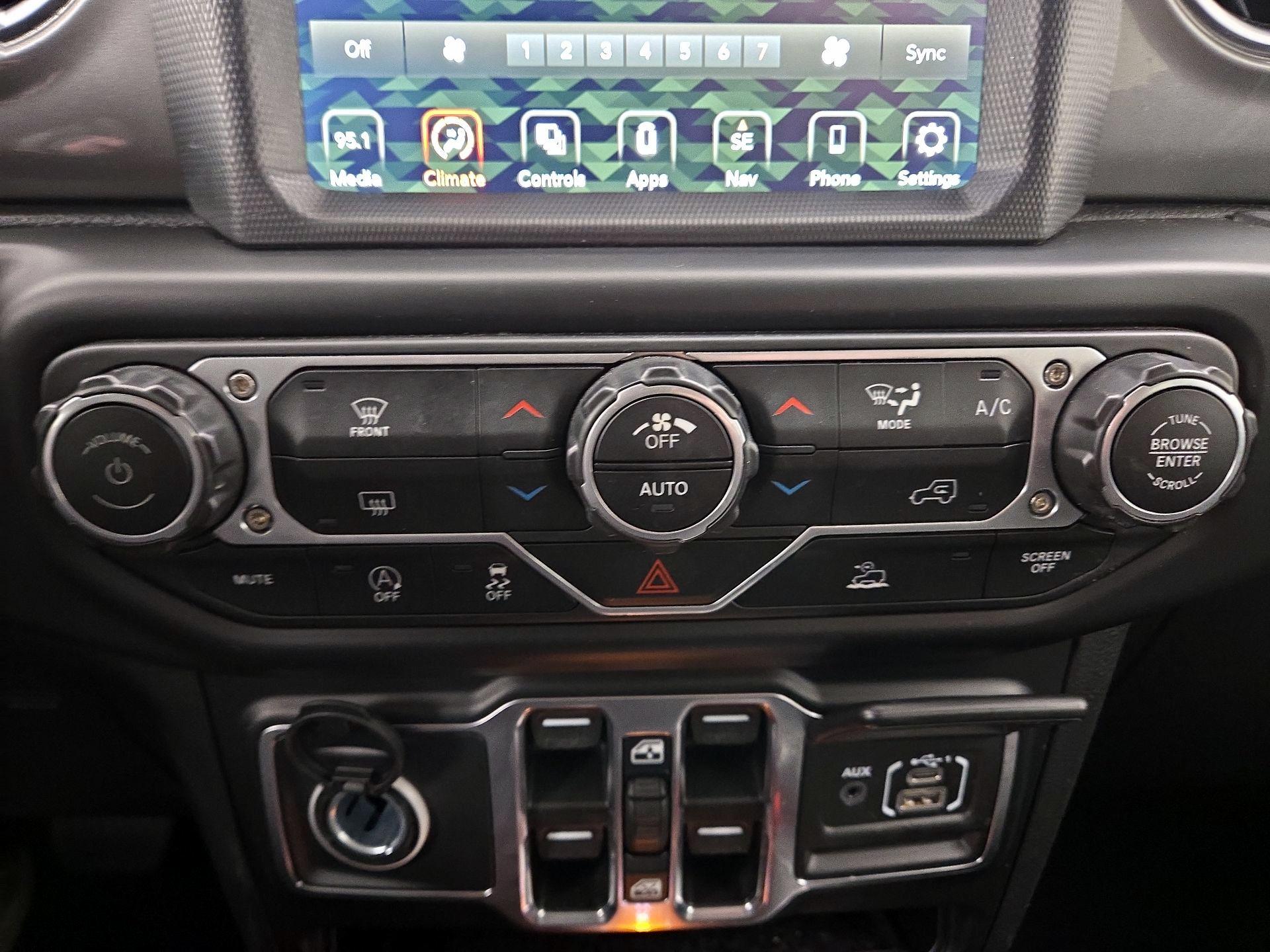 Thumbnail: 2023 Jeep Gladiator - 17