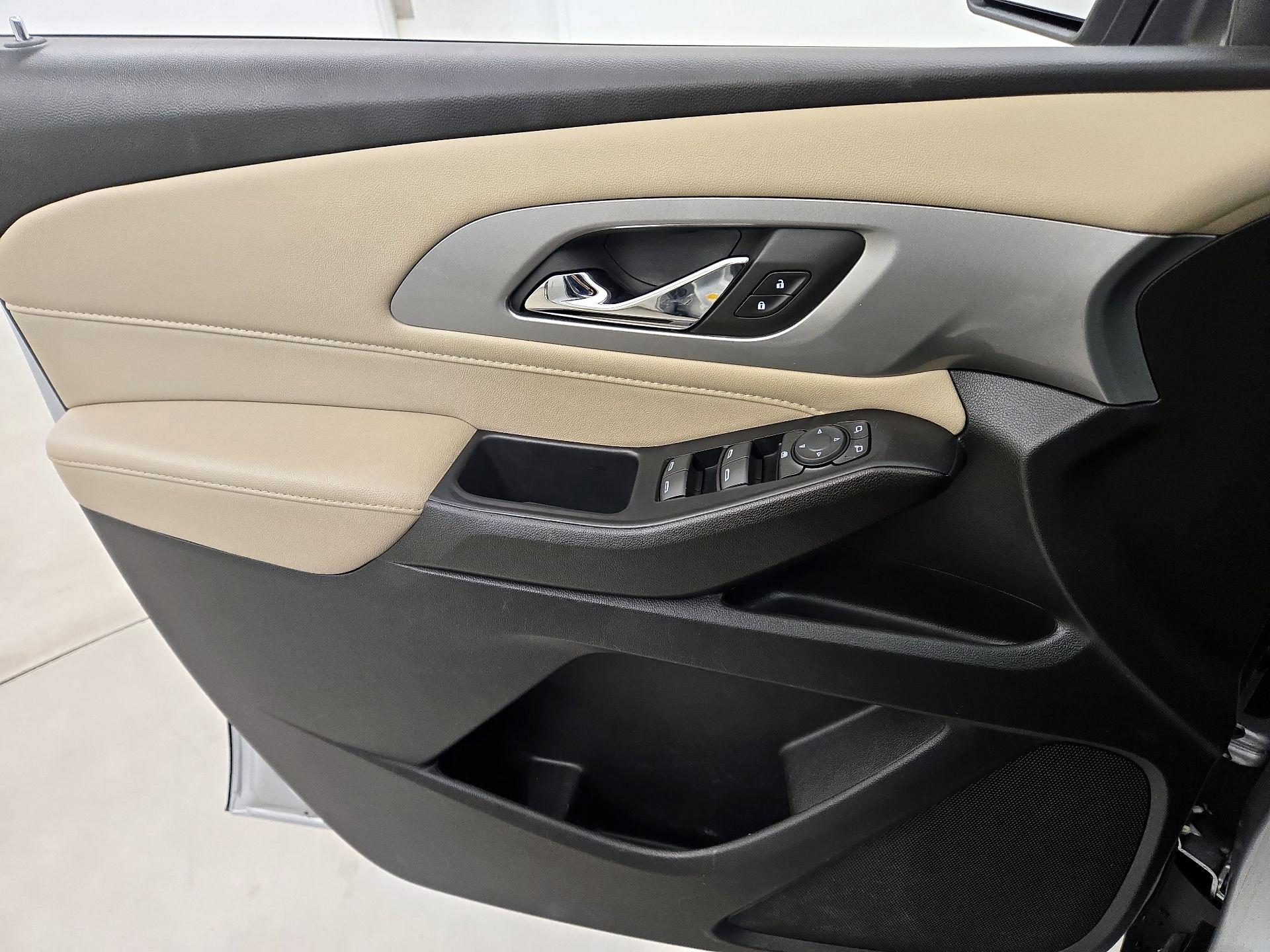 Thumbnail: 2022 Chevrolet Traverse - 12