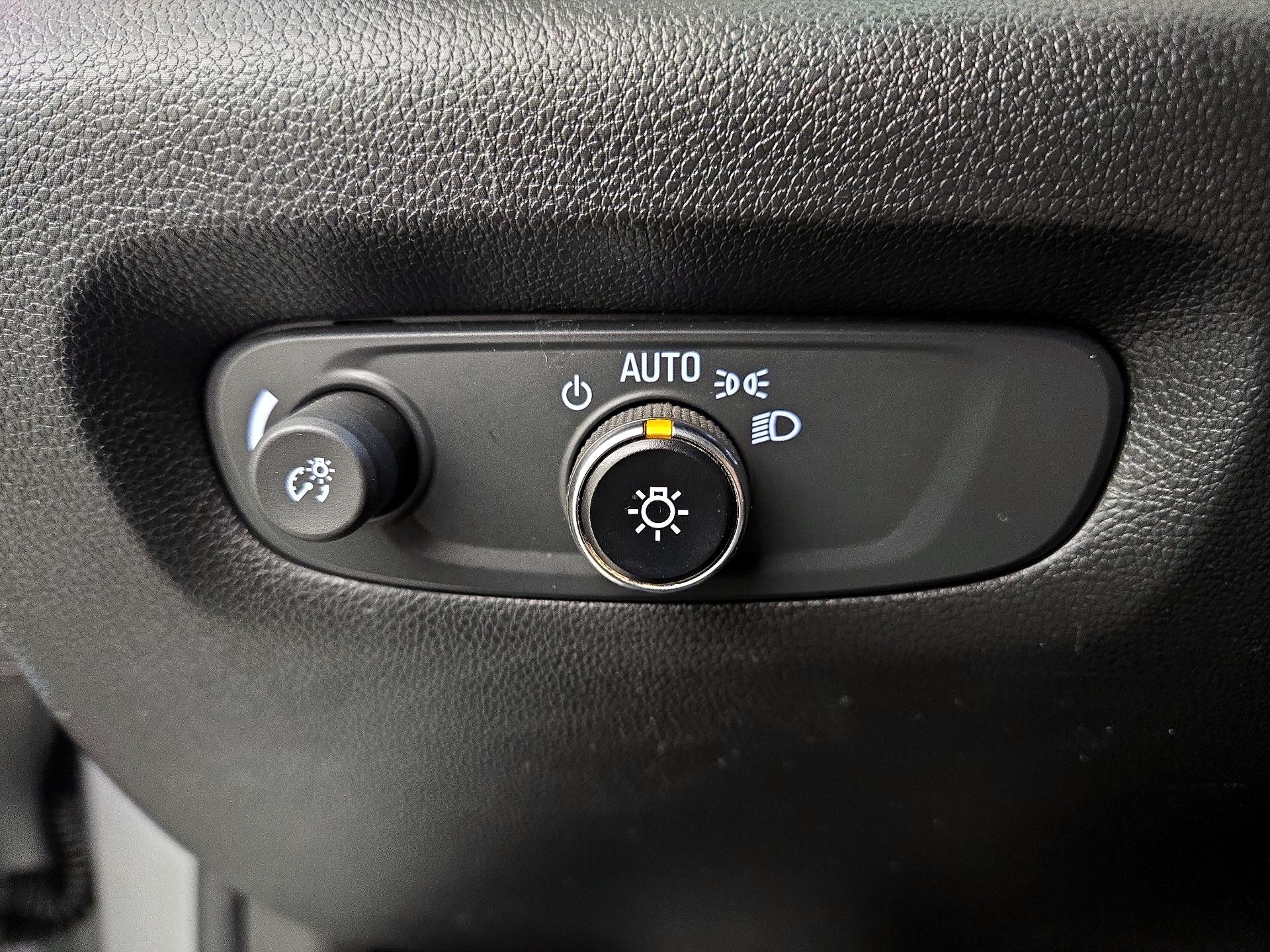 Thumbnail: 2022 Chevrolet Traverse - 13