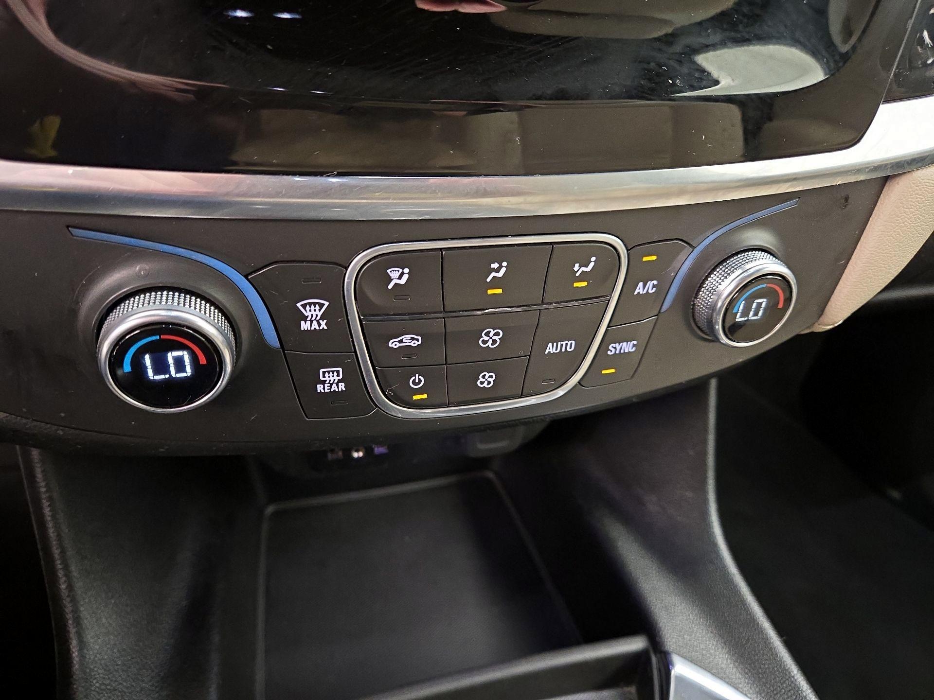 Thumbnail: 2022 Chevrolet Traverse - 16