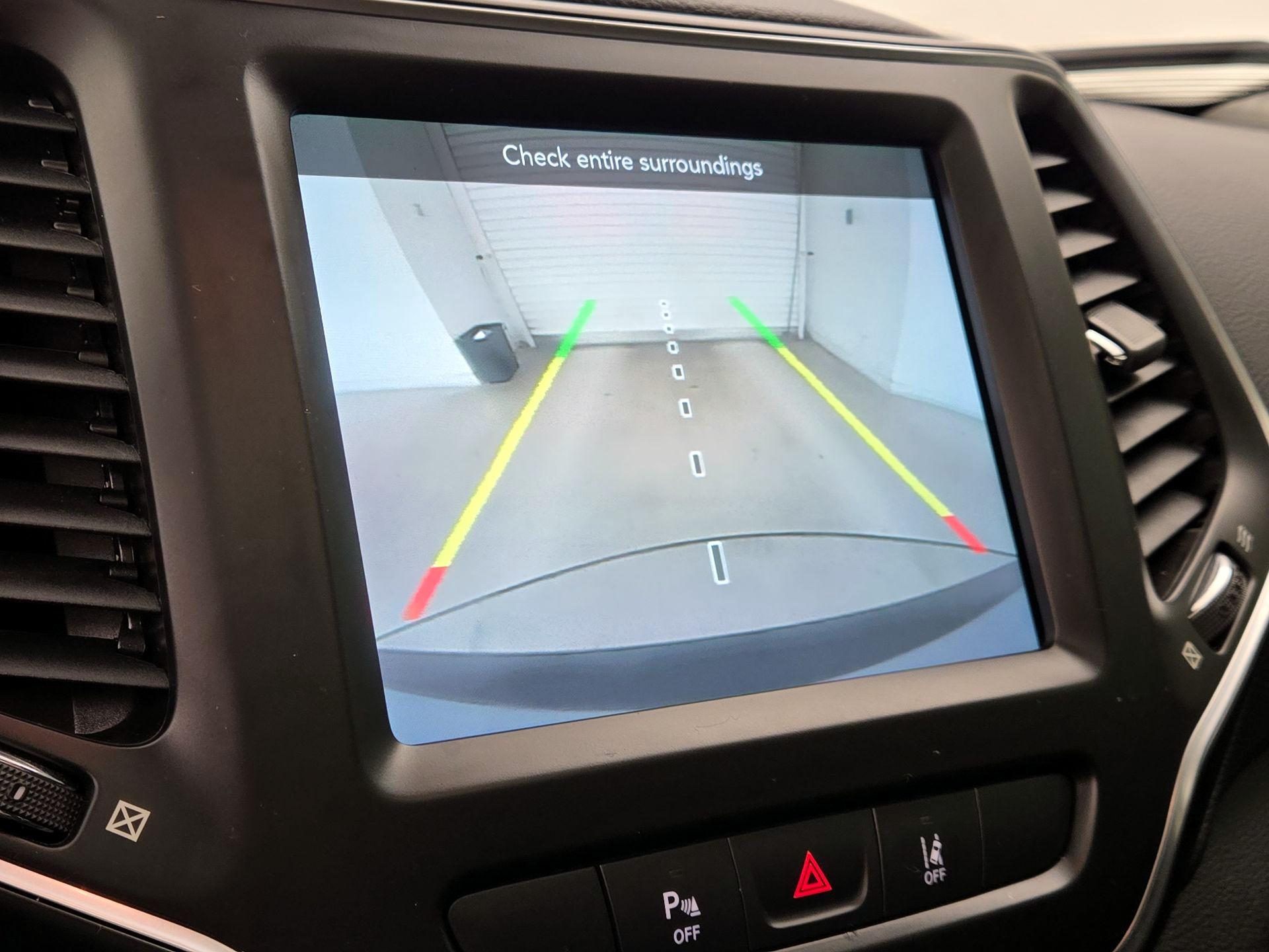 Thumbnail: 2021 Jeep Cherokee - 14