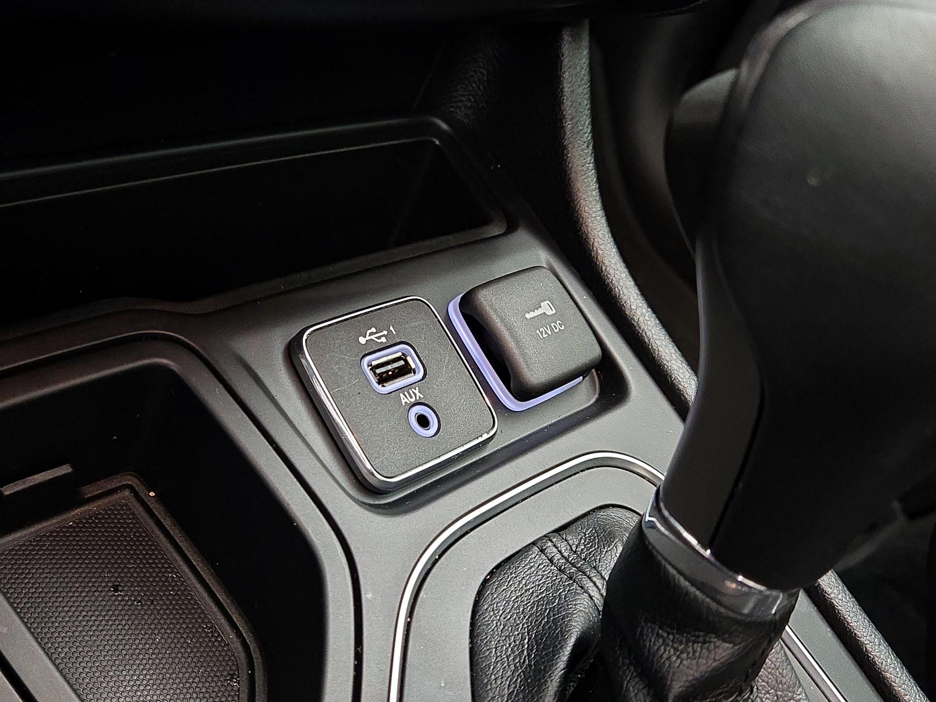 Thumbnail: 2021 Jeep Cherokee - 18