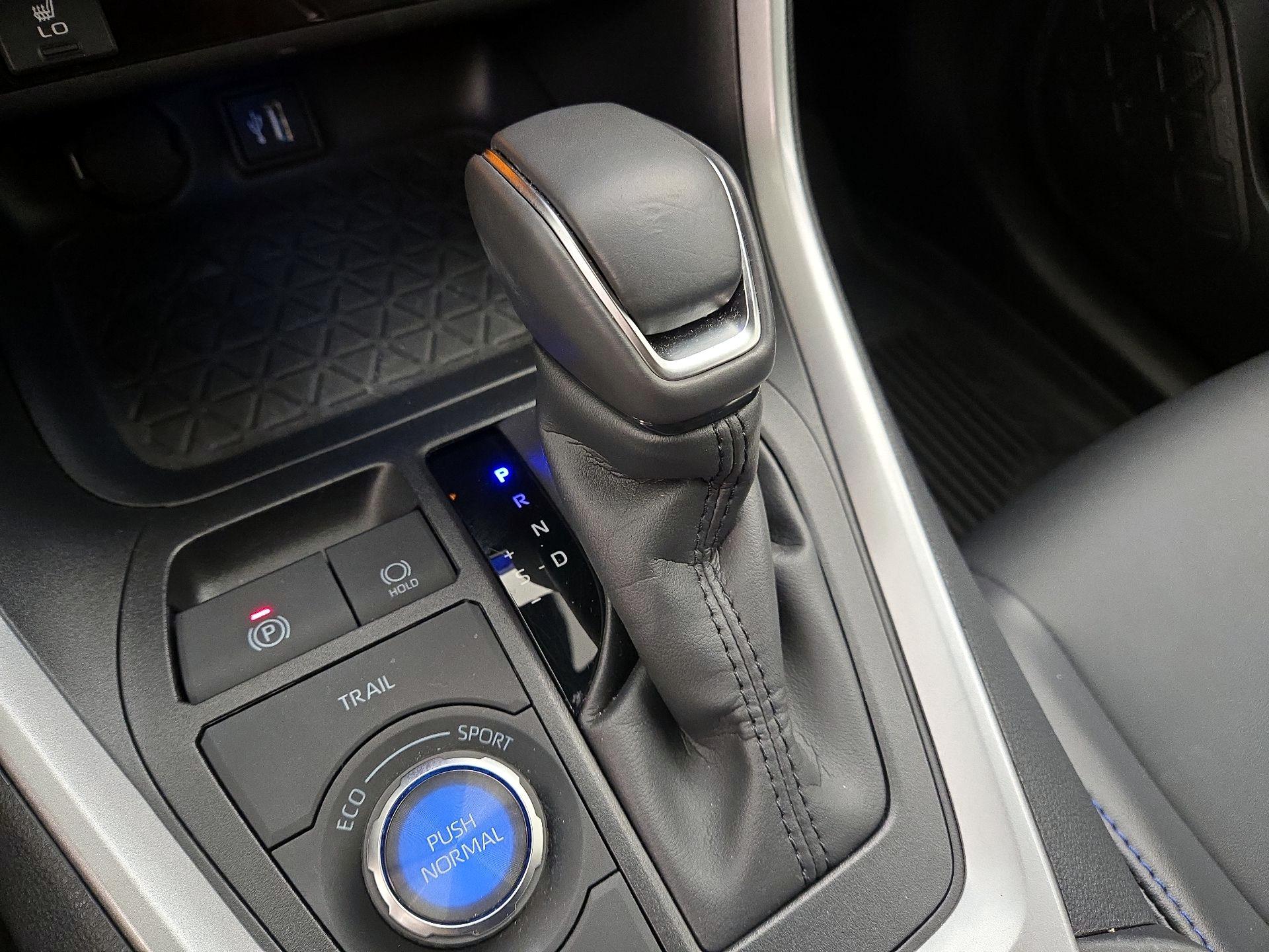 Thumbnail: 2025 Toyota RAV4 - 17