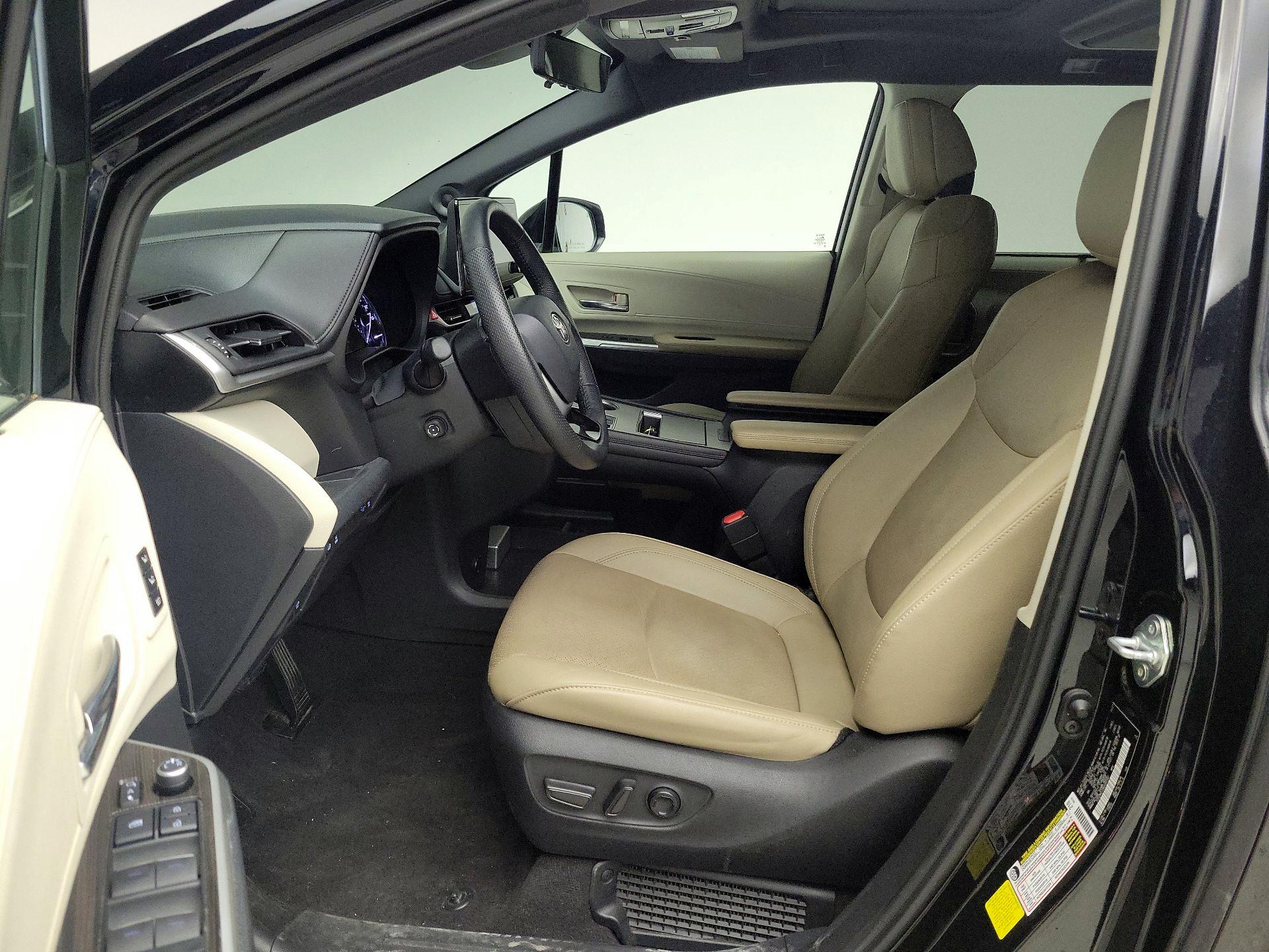 Thumbnail: 2022 Toyota Sienna - 11