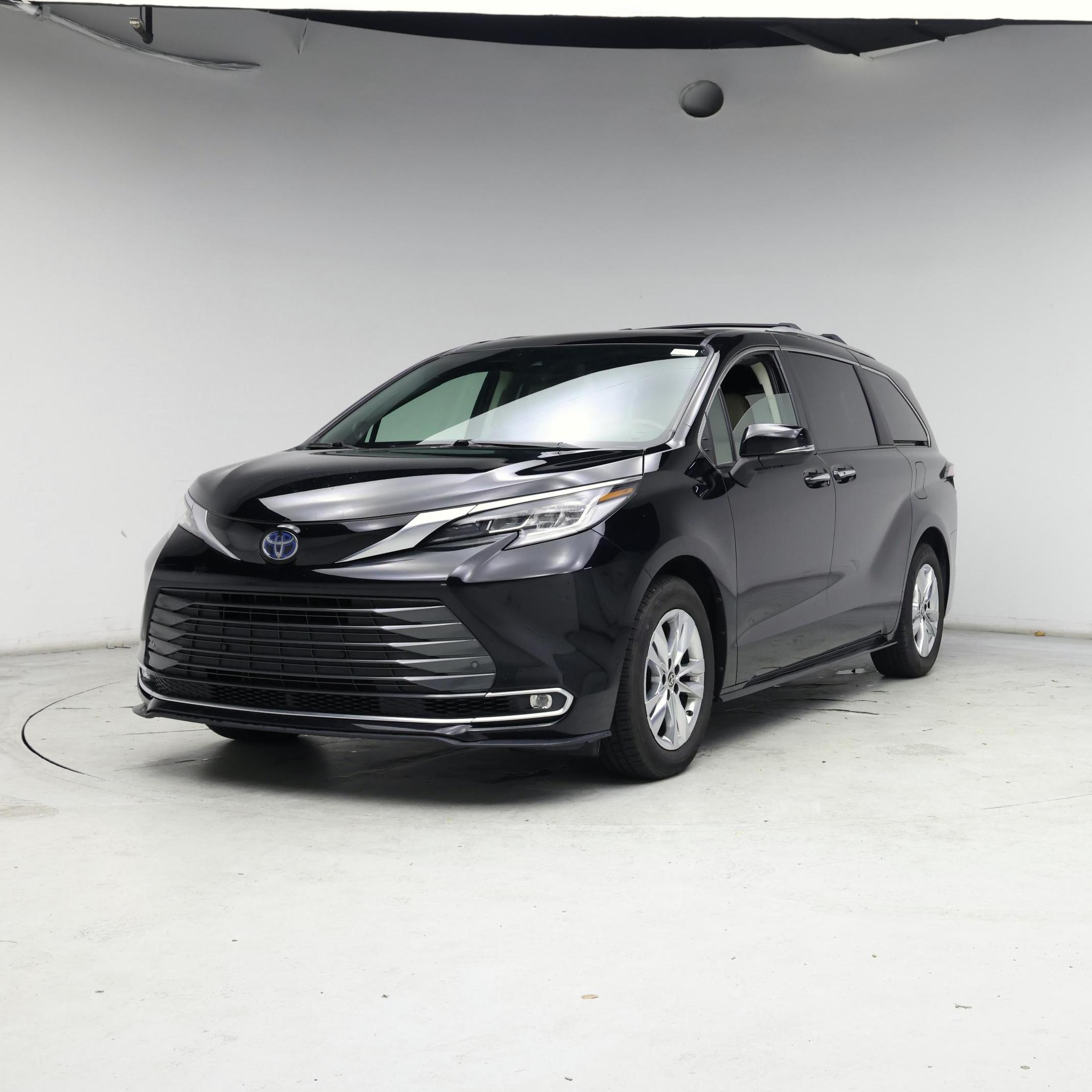 Thumbnail: 2022 Toyota Sienna - 4