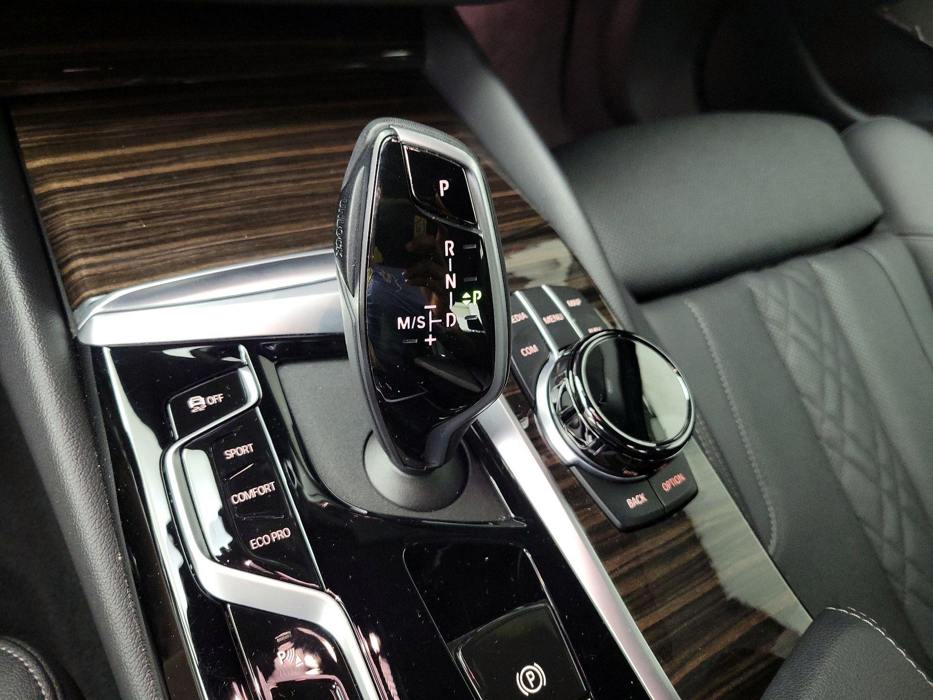 Thumbnail: 2021 BMW 5 Series - 18