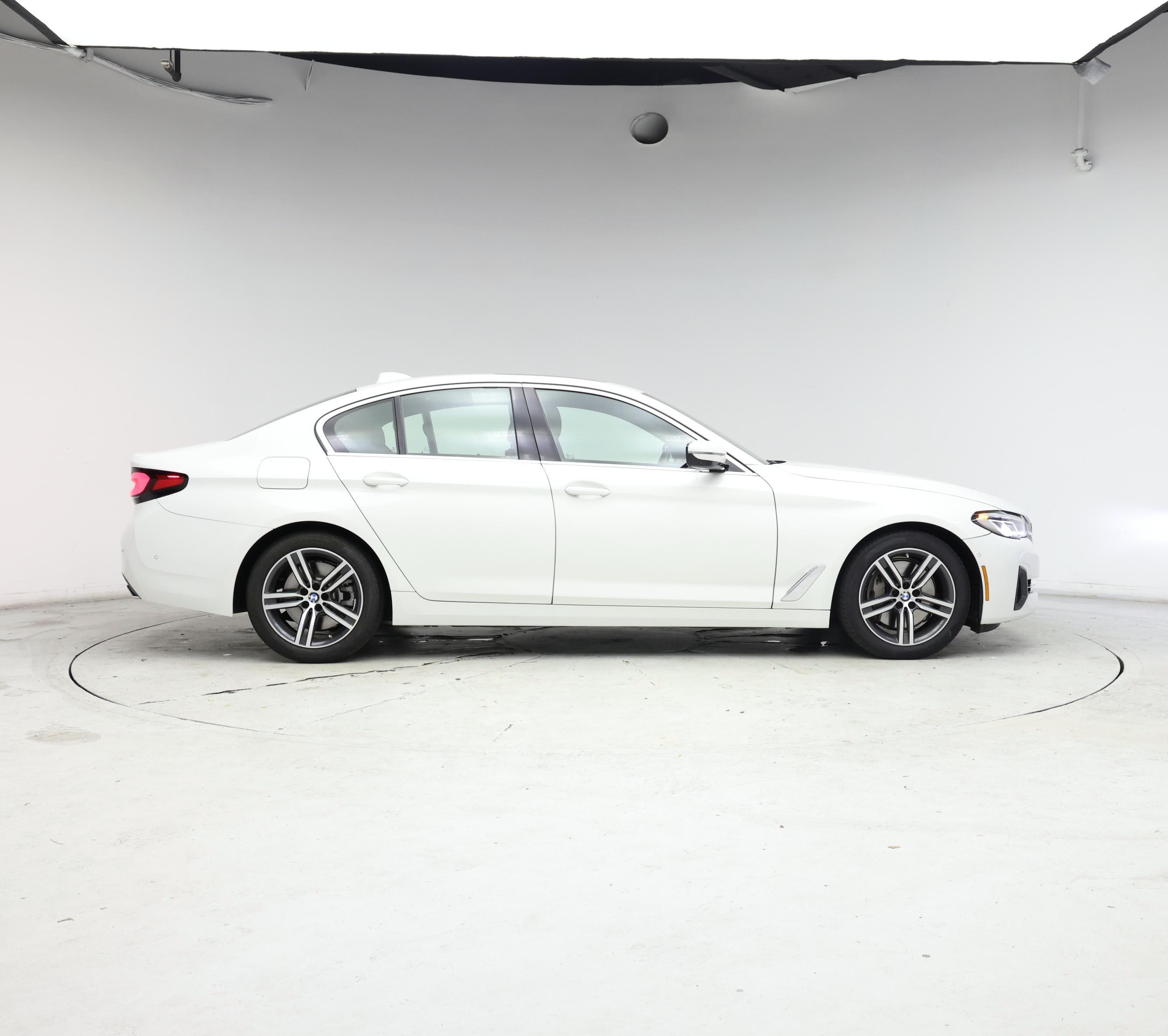 Thumbnail: 2021 BMW 5 Series - 7