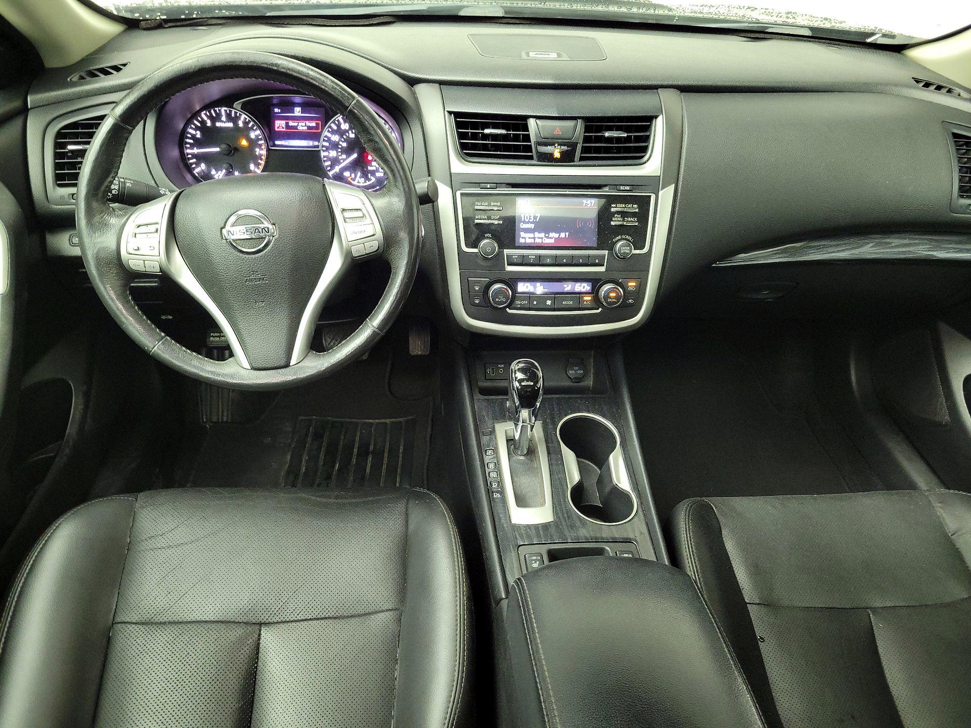 Thumbnail: 2017 Nissan Altima - 9