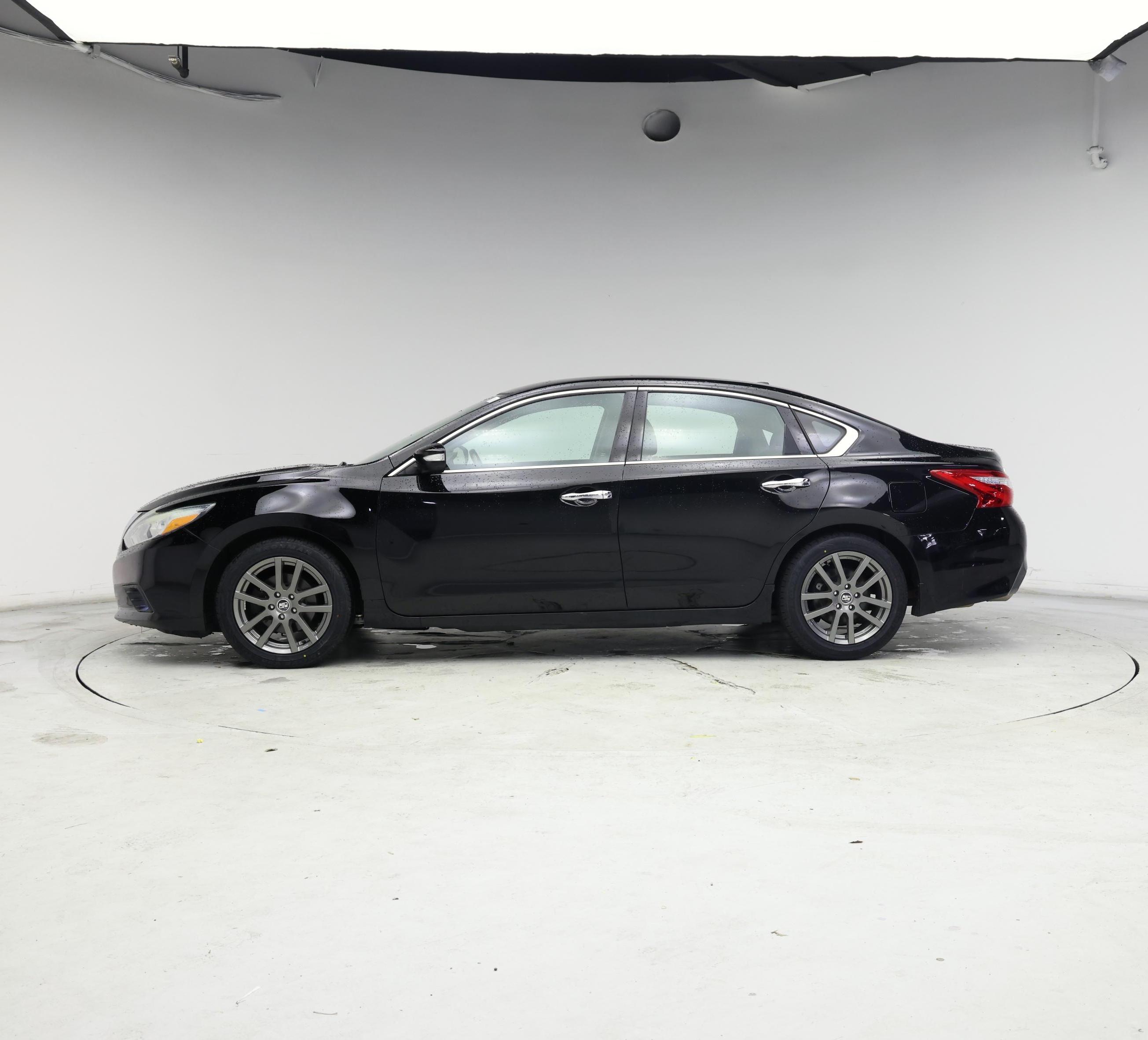 Thumbnail: 2017 Nissan Altima - 3
