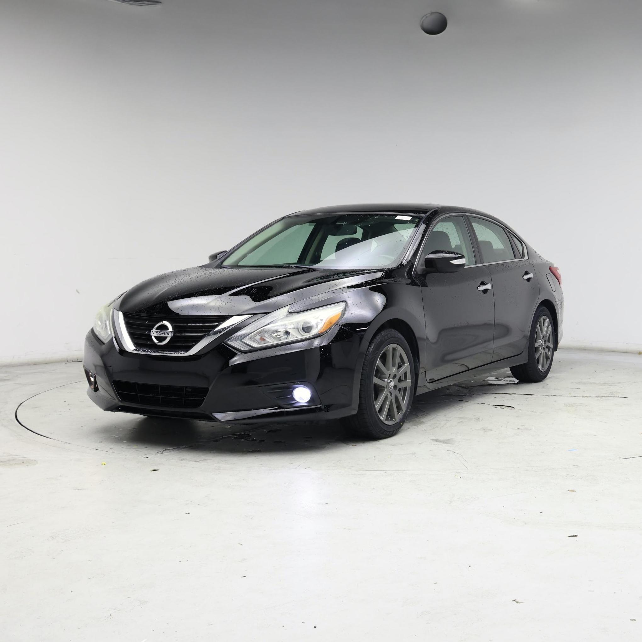 Thumbnail: 2017 Nissan Altima - 4