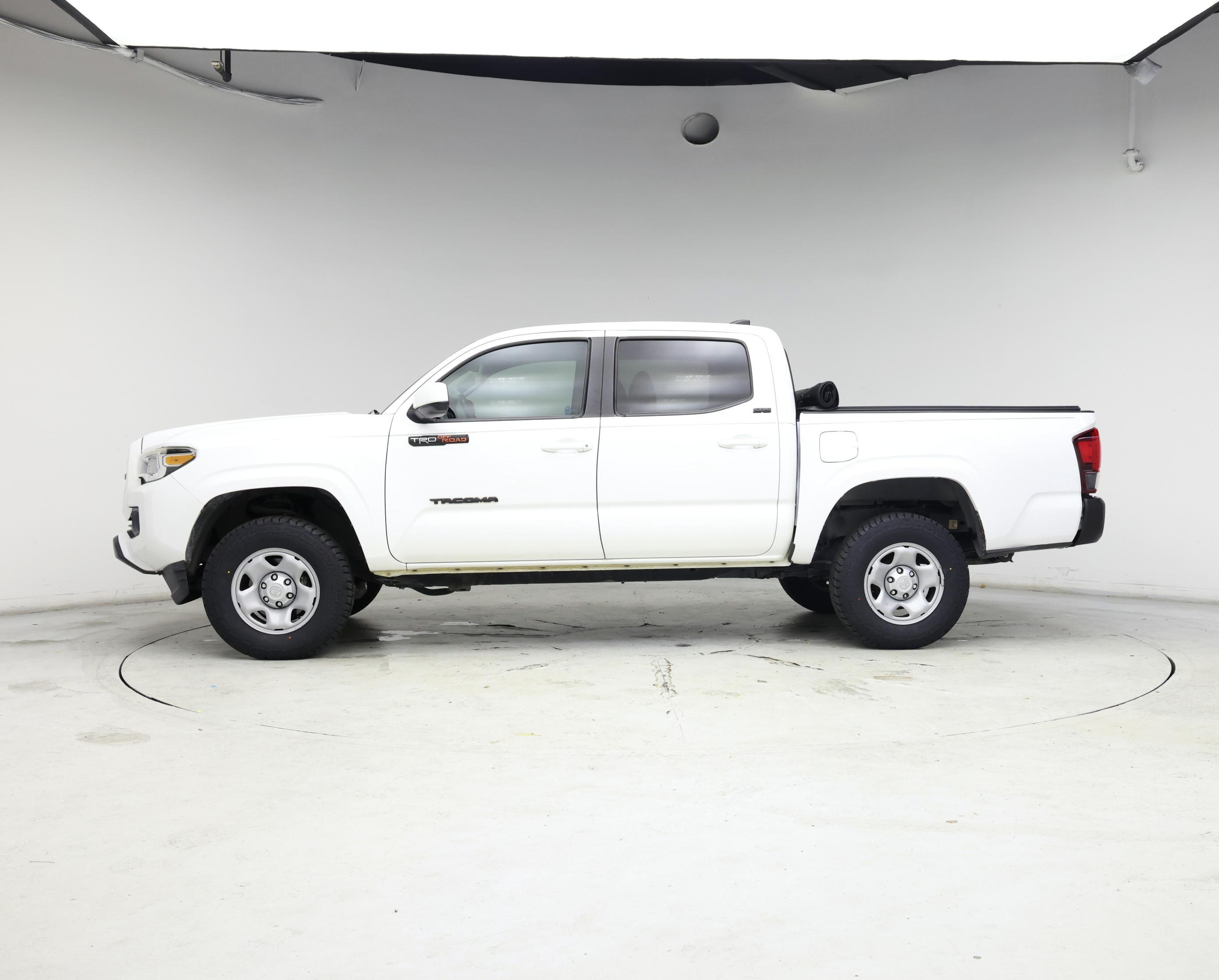 Thumbnail: 2019 Toyota Tacoma - 3