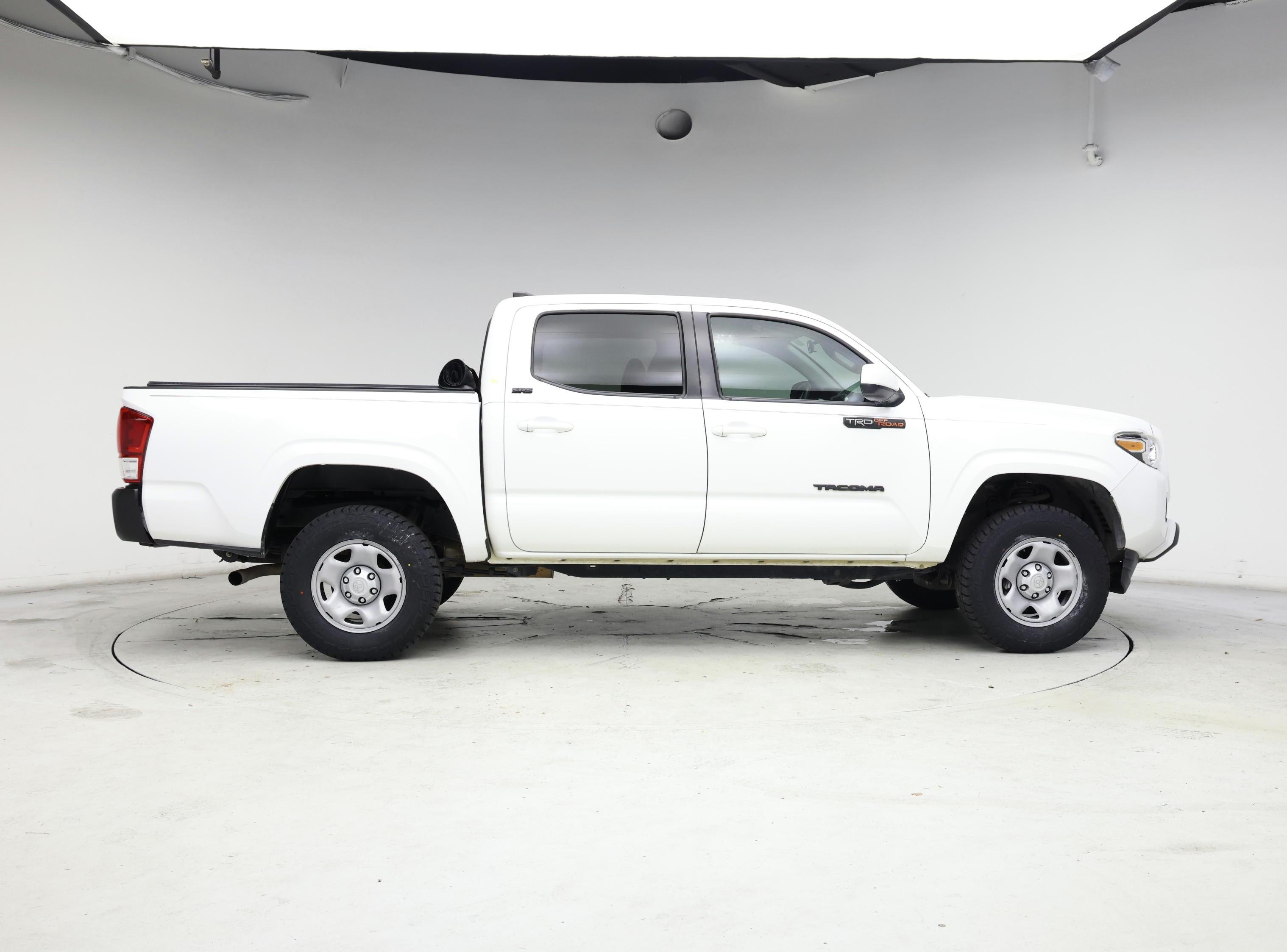 Thumbnail: 2019 Toyota Tacoma - 7
