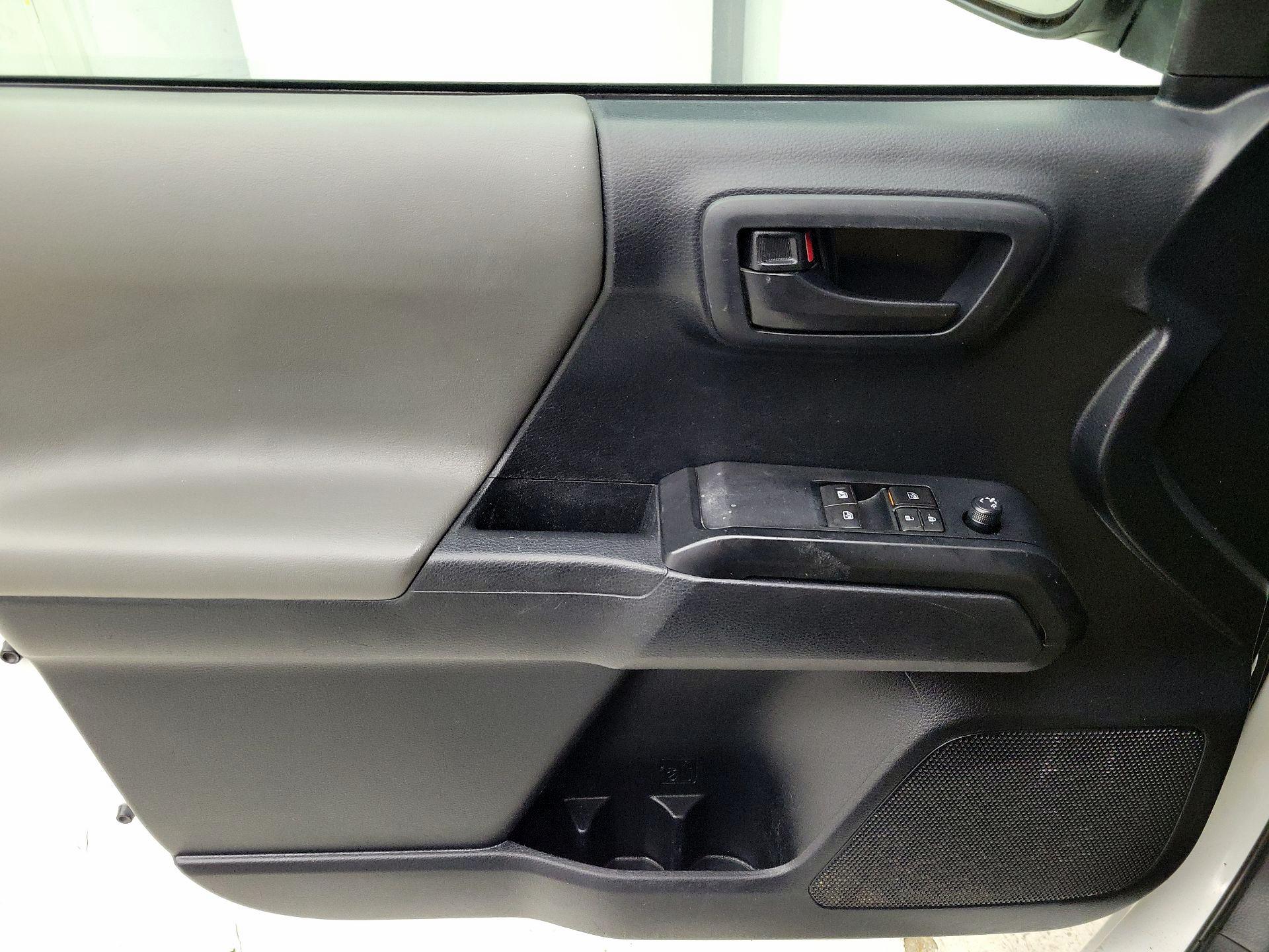 Thumbnail: 2019 Toyota Tacoma - 12