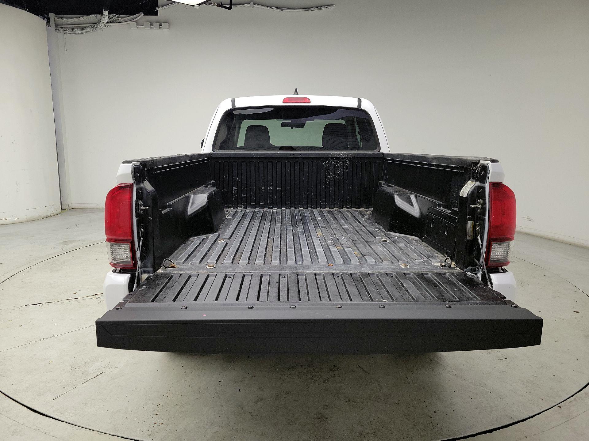 Thumbnail: 2019 Toyota Tacoma - 19