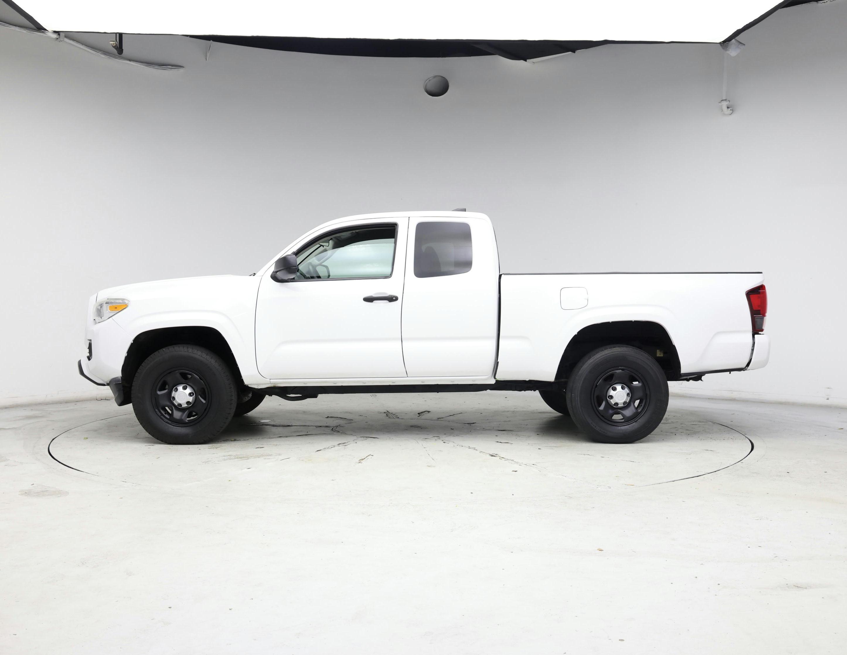 Thumbnail: 2019 Toyota Tacoma - 3