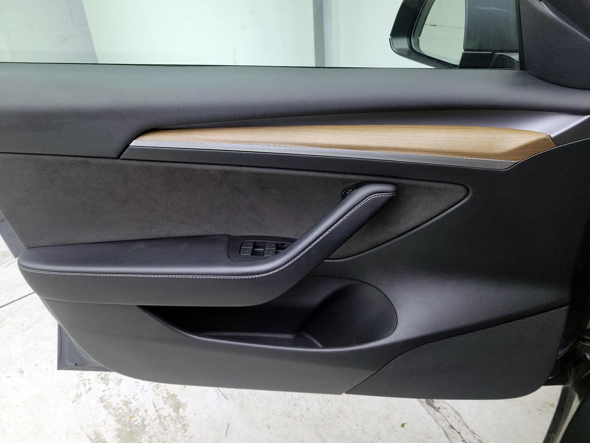 Thumbnail: 2023 Tesla Model 3 - 12