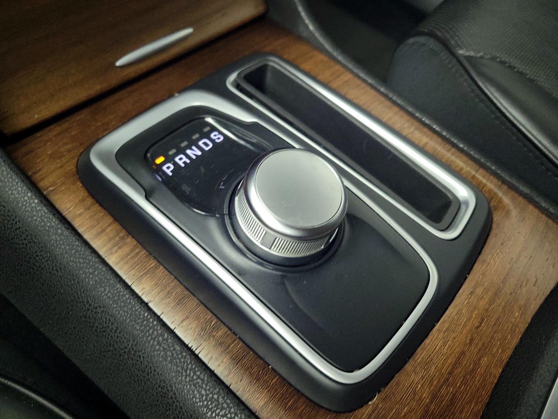 Thumbnail: 2019 Chrysler 300 - 17