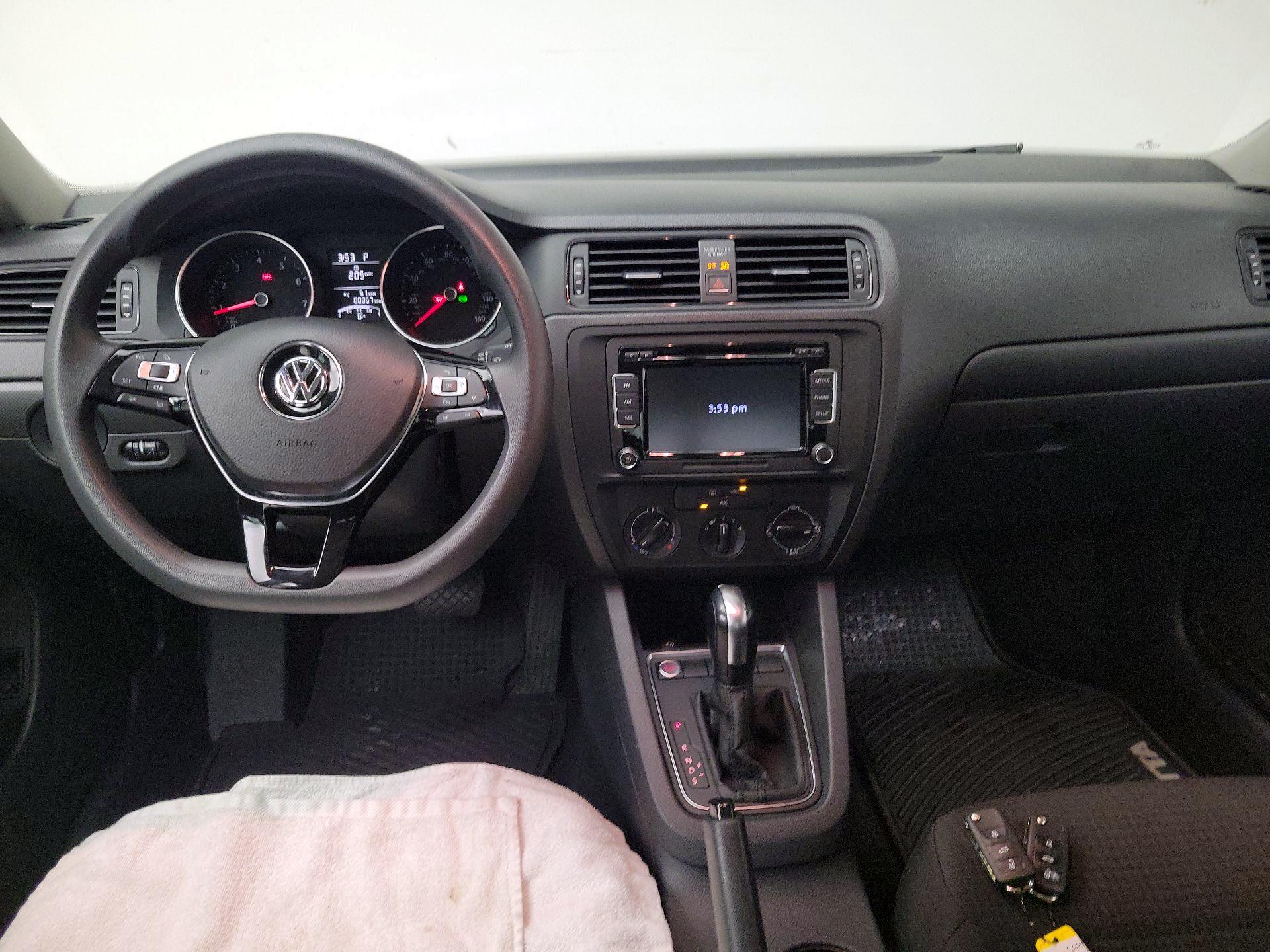 Thumbnail: 2015 Volkswagen Jetta - 9