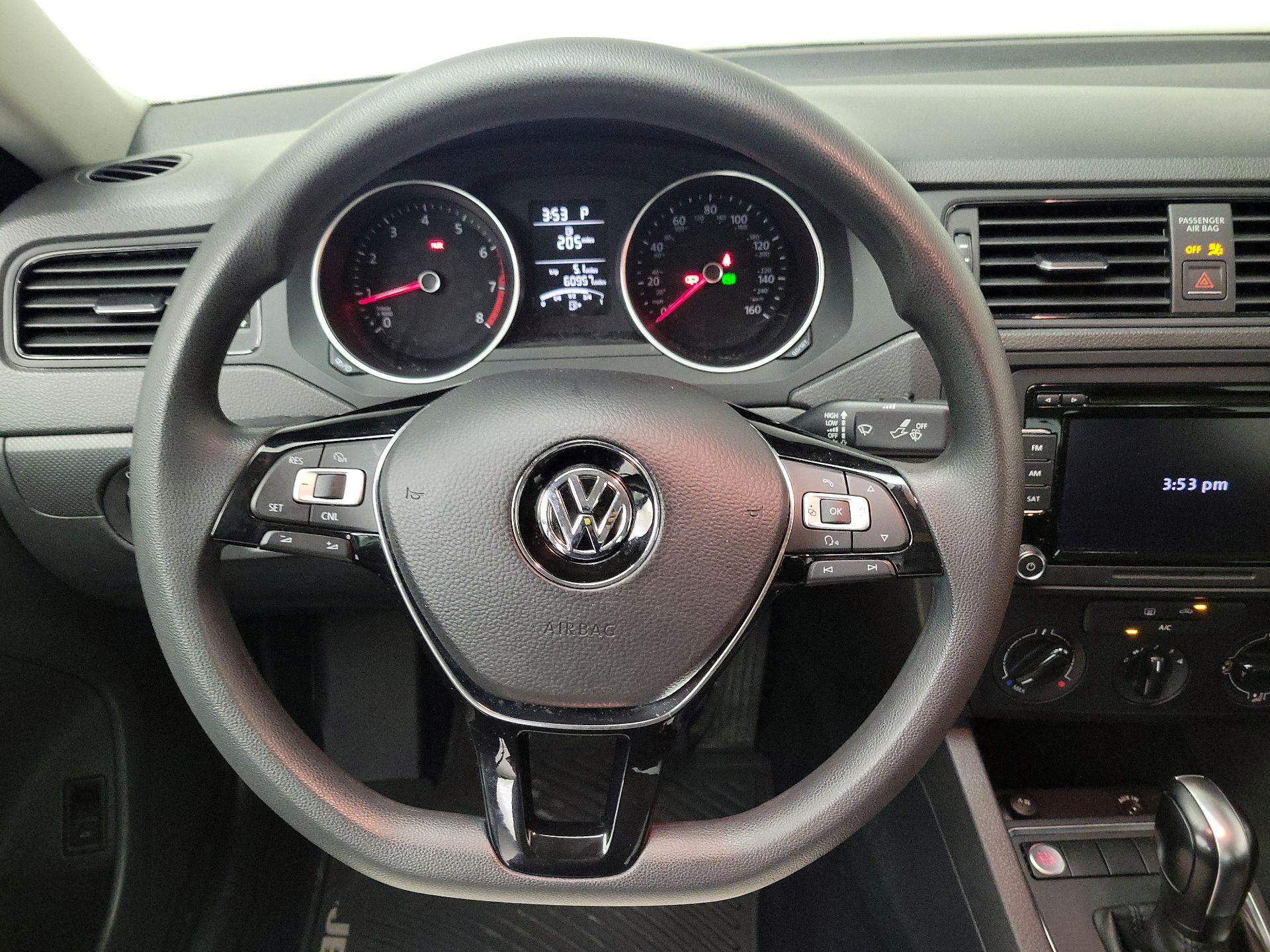 Thumbnail: 2015 Volkswagen Jetta - 10