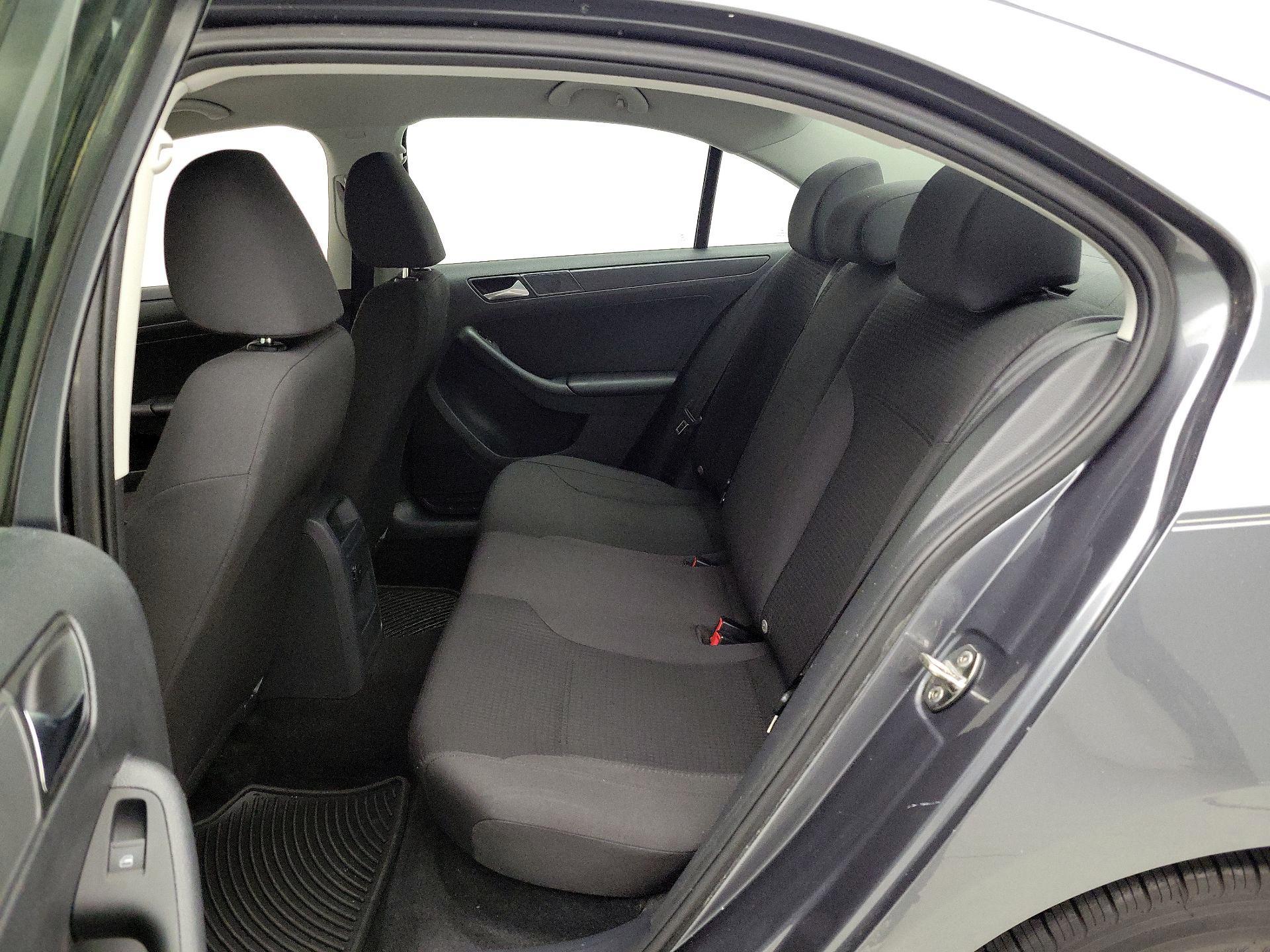 Thumbnail: 2015 Volkswagen Jetta - 19