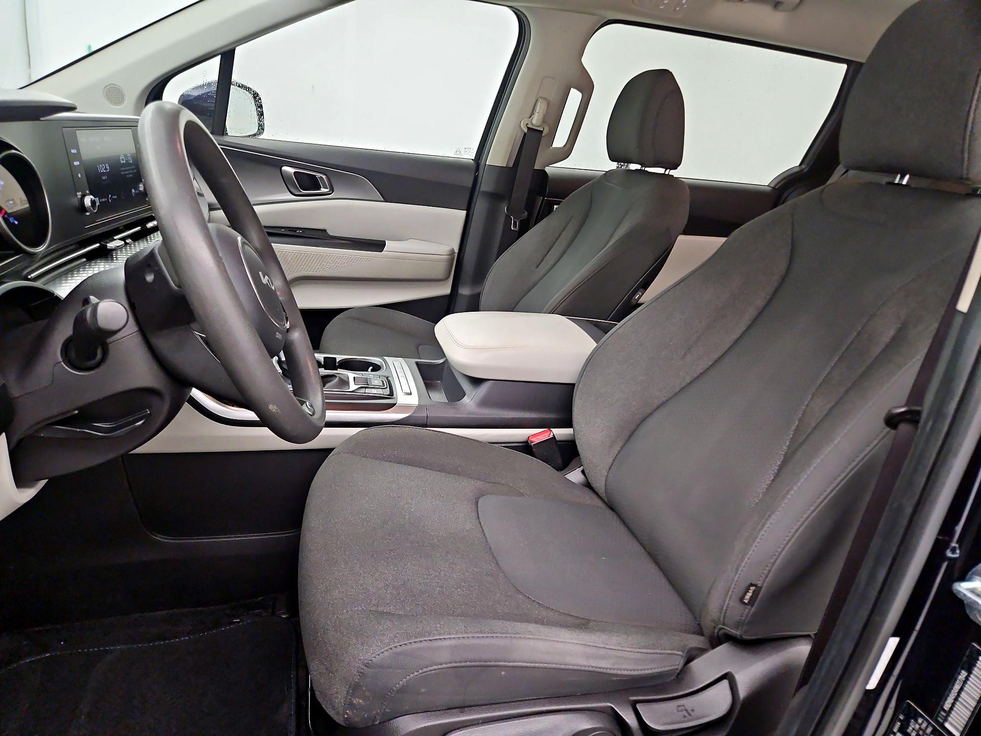 Thumbnail: 2022 Kia Carnival - 11