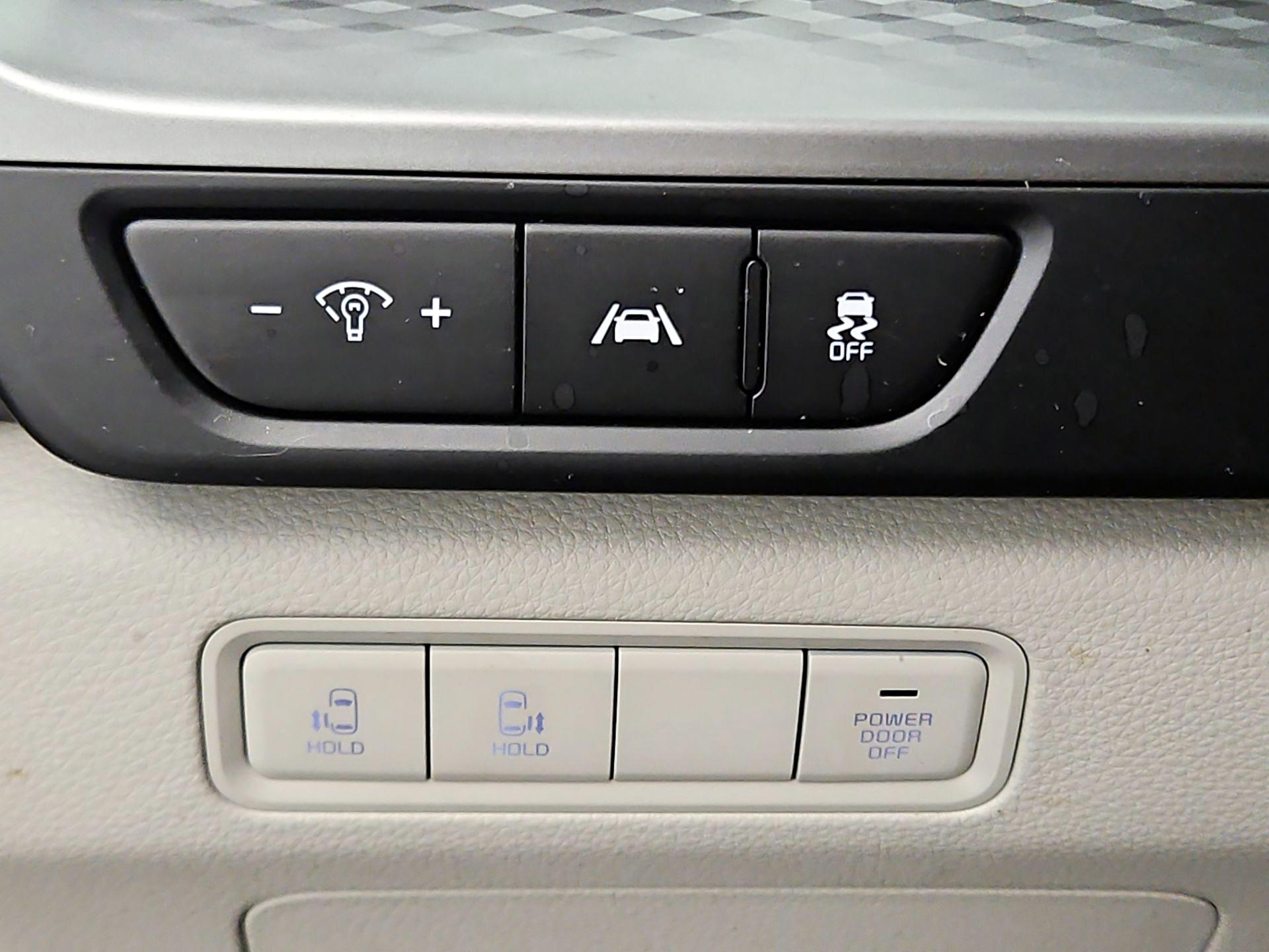 Thumbnail: 2022 Kia Carnival - 14